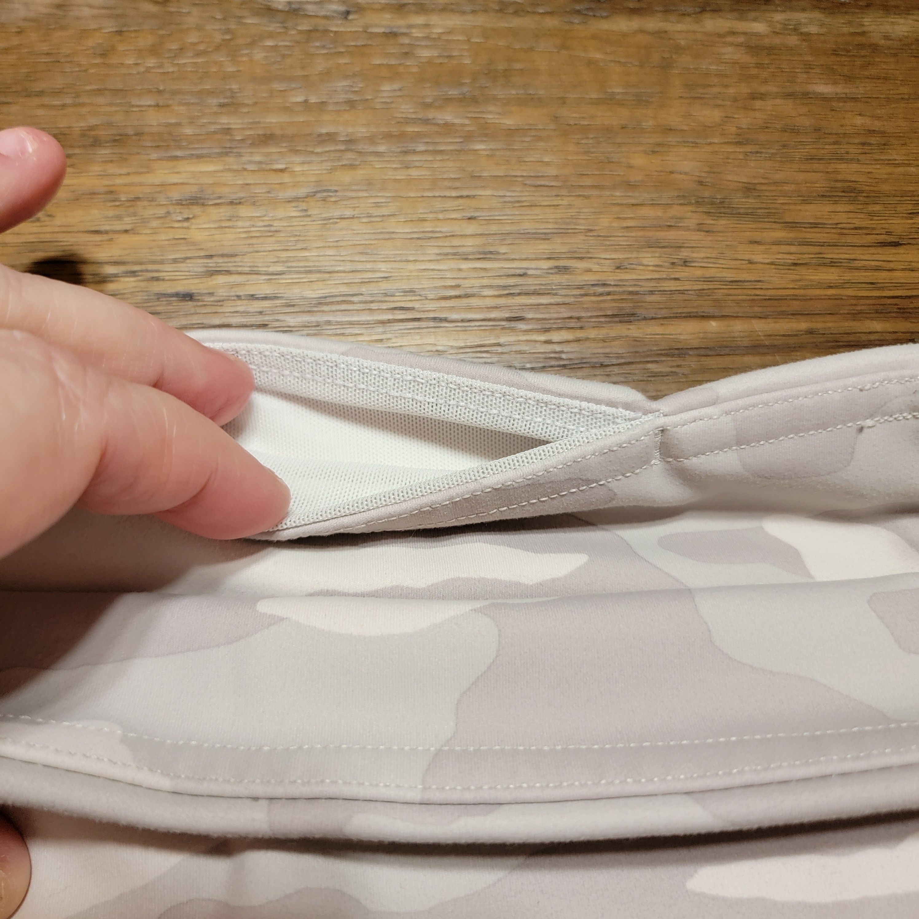 Athleta Athleta Elation Camo Crop Leggings White/Grey - Size XL Size 36" / US 14 / IT 50 - 4 Thumbnail