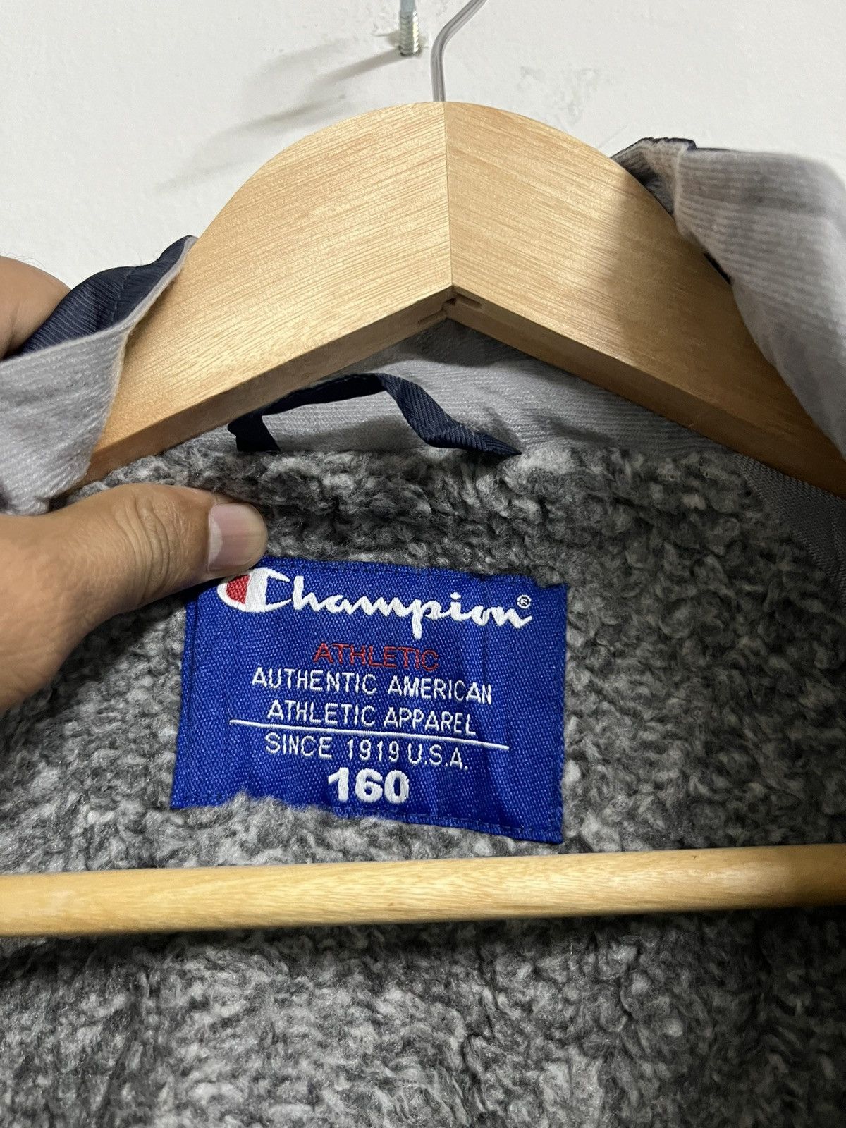 Champion 💥Vintage 90s Champion Big Logo Long Jackets Backhit Size US L / EU 52-54 / 3 - 10 Thumbnail