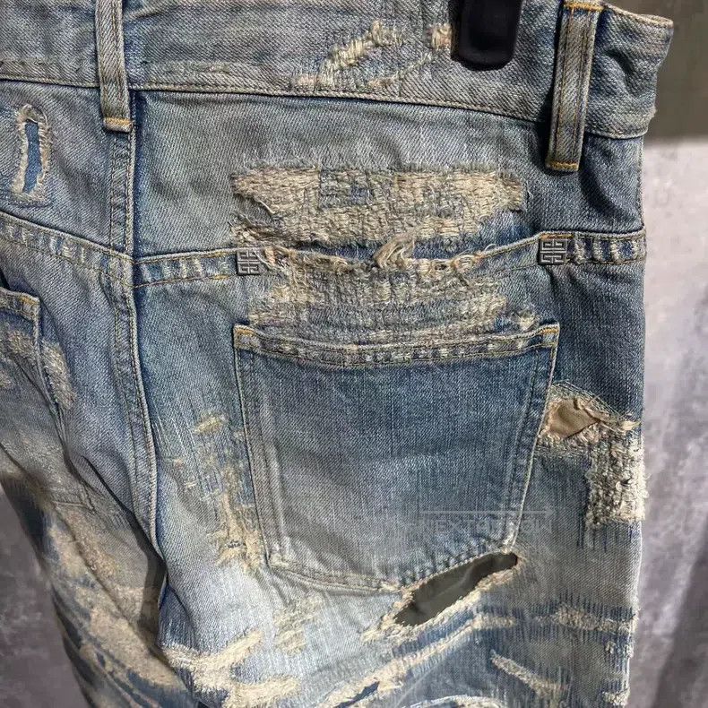 Givenchy Givenchy Size28 OG tattered and patched denim jeans Size US 28 / EU 44 - 5 Thumbnail