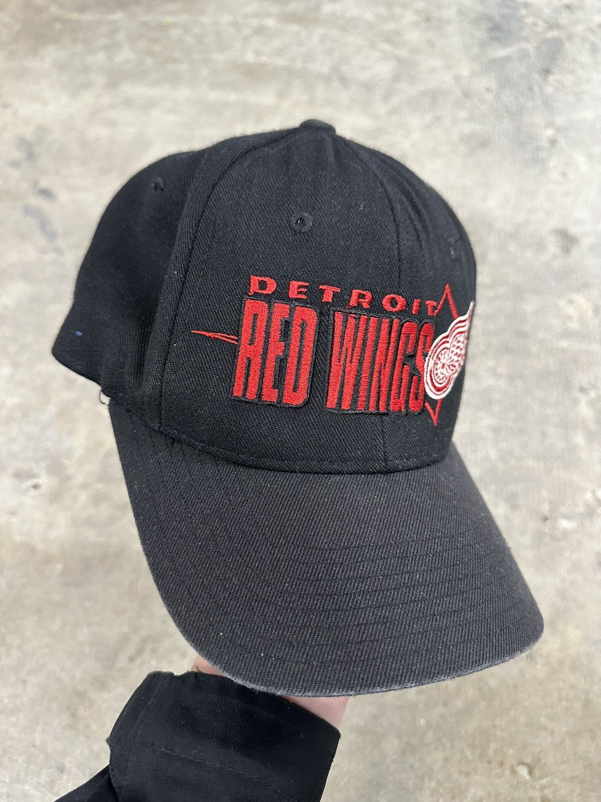 NHL × Starter × Vintage Vintage 90s Starter Detroit Red Wings Strapback OSFA Size ONE SIZE - 2 Thumbnail