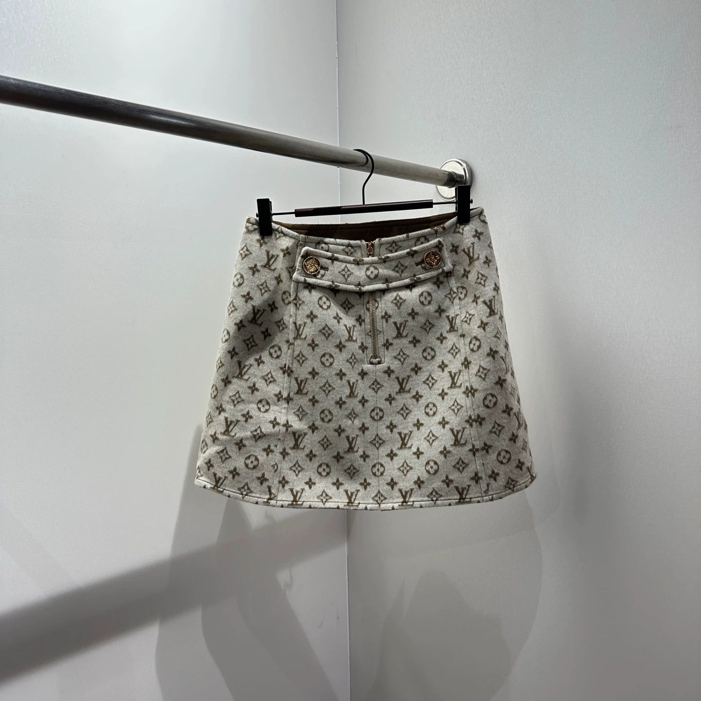Louis Vuitton LV Monogram all over gold hardware wool skirt 34 Size 25" / US 0 / IT 36 - 2 Thumbnail