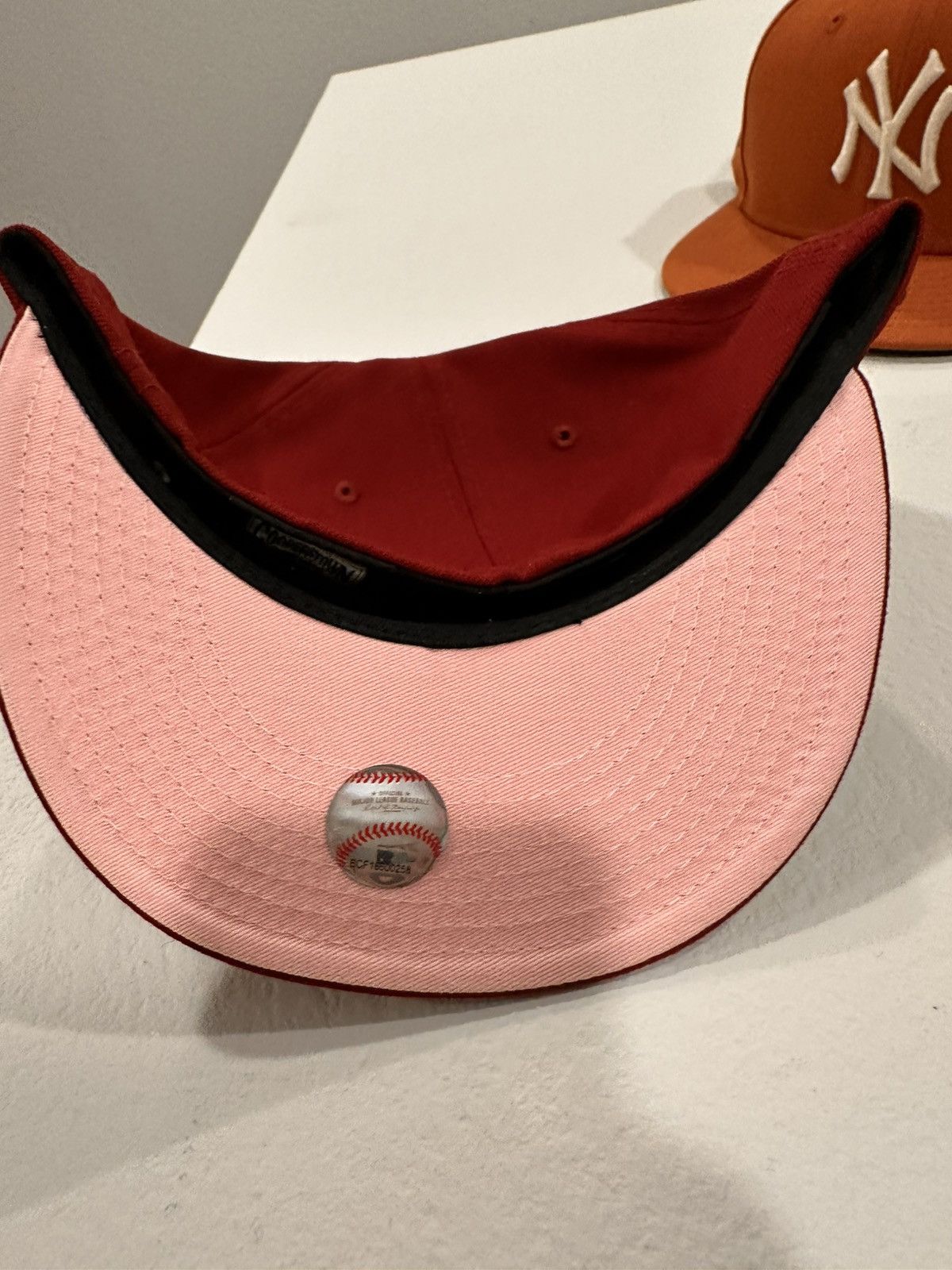 New Era Philadelphia Phillies Pink Brim Size 30 - 3 Thumbnail