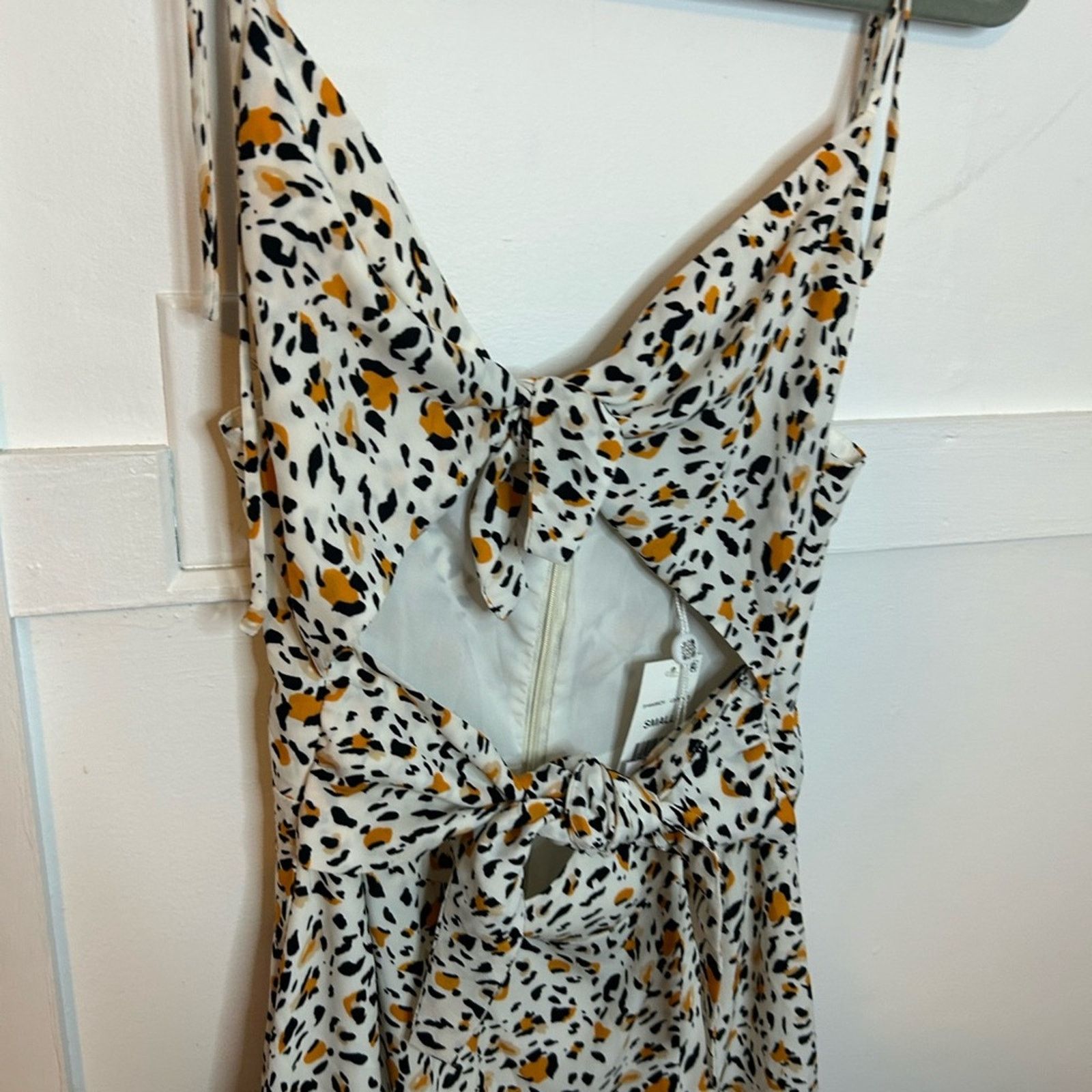 Other Nwt Wayf Phoebe Leopard Print Tie Front Maxi Dress Size S / US 4 / IT 40 - 6 Thumbnail