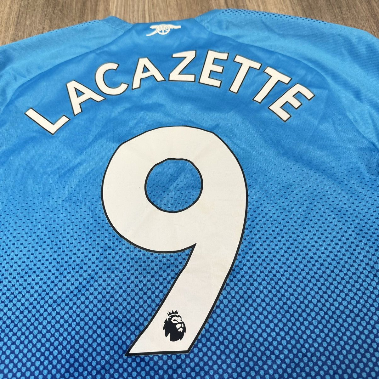 Puma Arsenal 17/18 away shirt #9 Lacazette Size US S / EU 44-46 / 1 - 4 Thumbnail