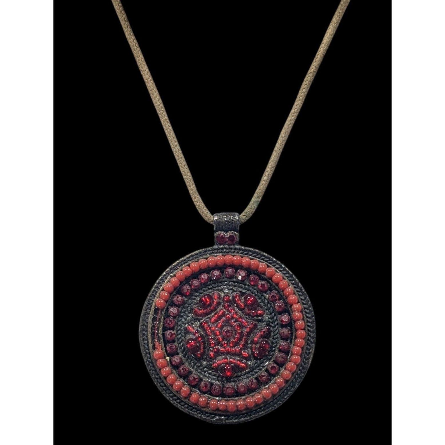 Other Vintage Red Beaded Brass Medallion Pendant Necklace Size ONE SIZE - 2 Thumbnail