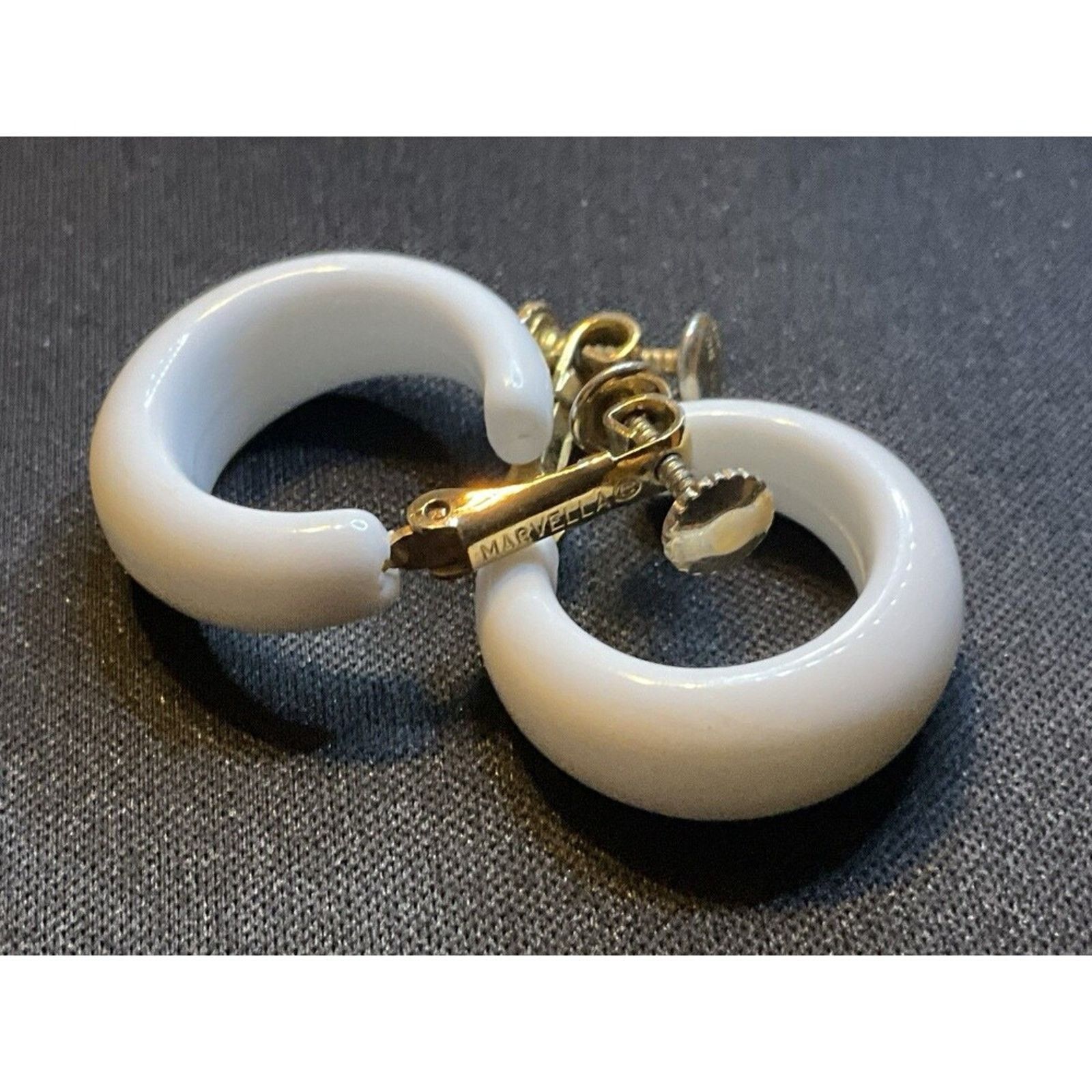 Other Vintage White Marvella Screw Back Earrings Size ONE SIZE - 4 Thumbnail