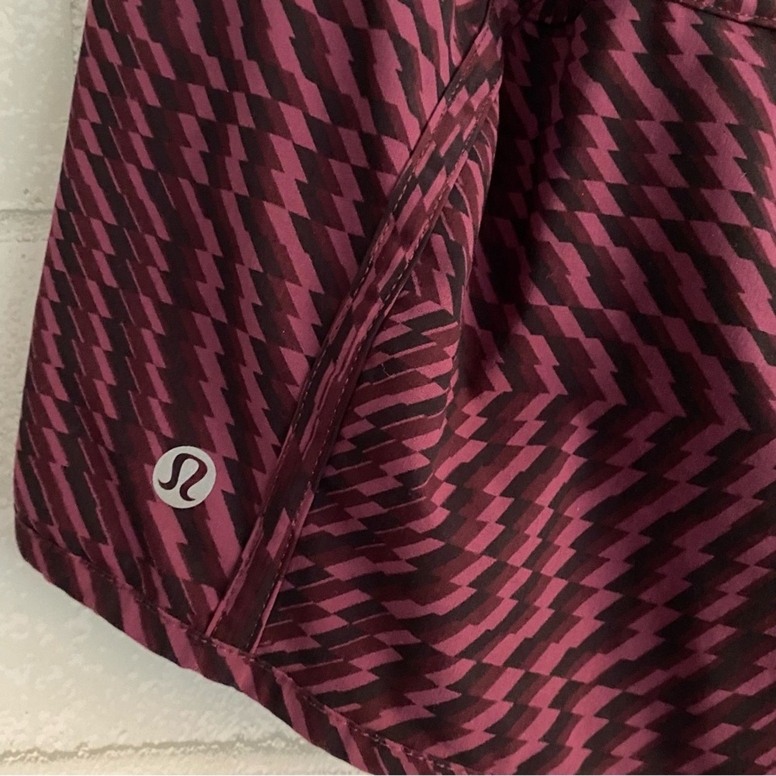 Lululemon Lululemon Tracker Short III Stretch Bordeaux Drama 4 EUC Size 24" / US 00 / IT 34 - 6 Thumbnail
