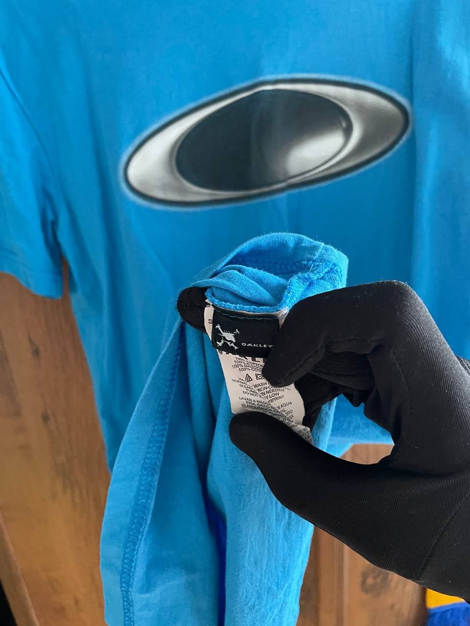 Oakley × Vintage Oakley vintage tee realistic central logo Size US M / EU 48-50 / 2 - 4 Thumbnail