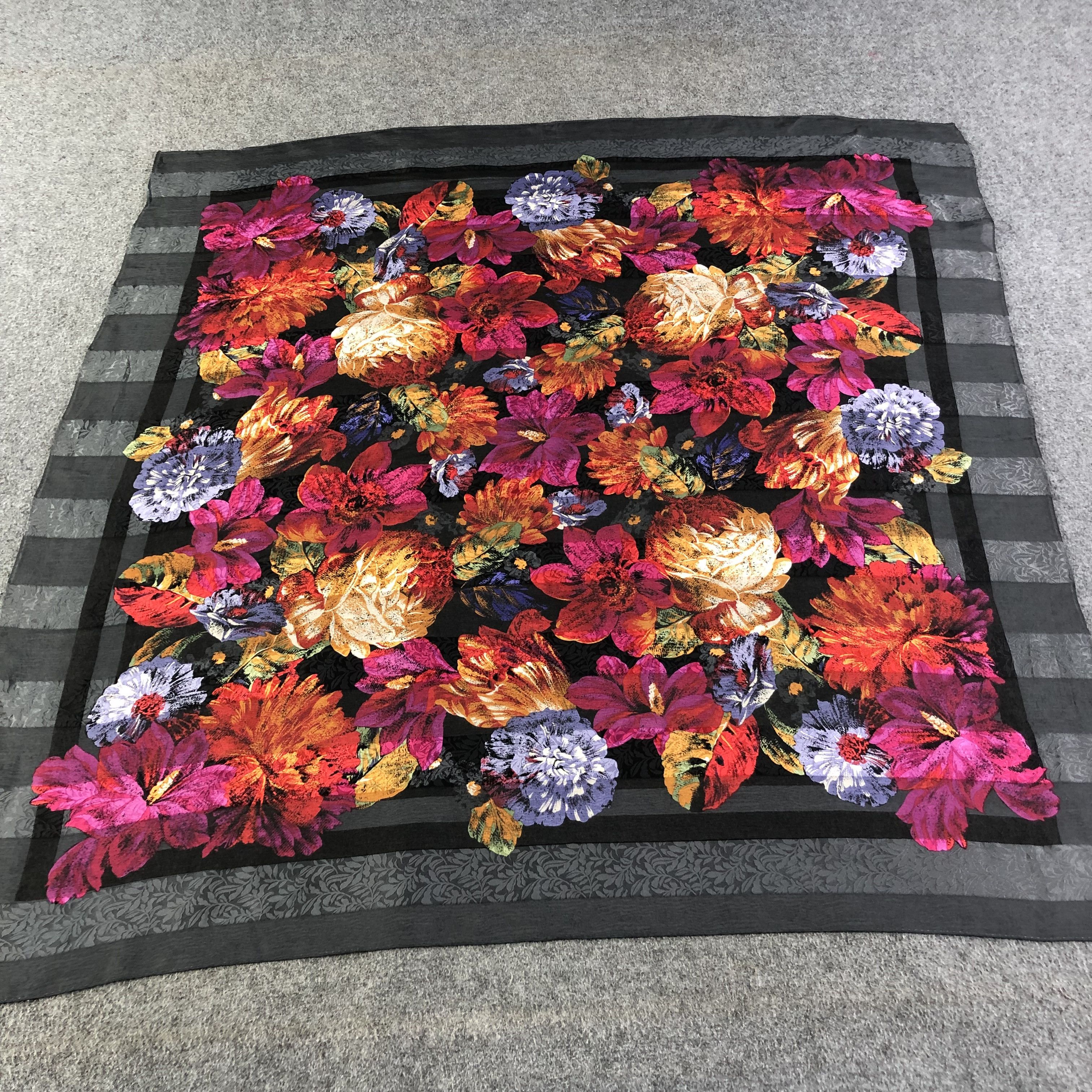Vintage Luxury Floral Silk Scarf M648 Size ONE SIZE - 1 Thumbnail
