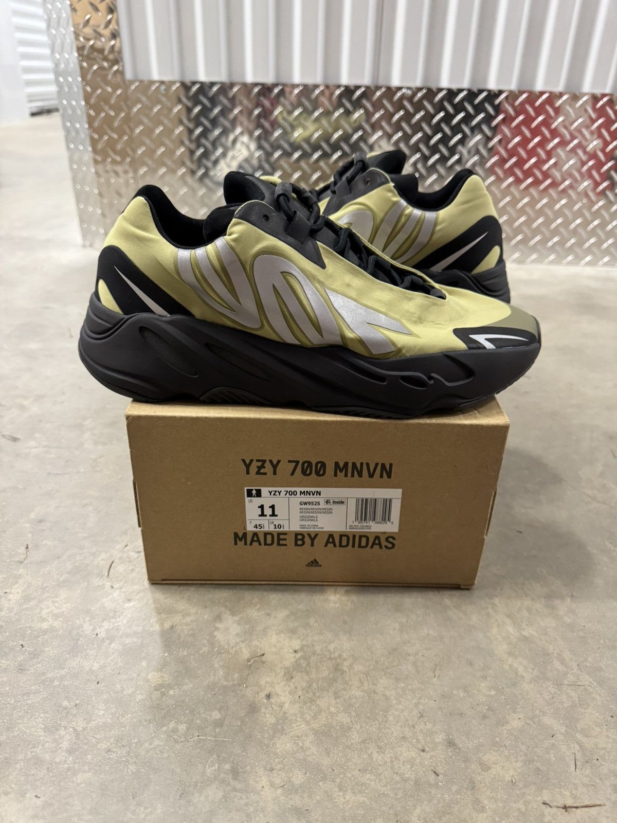 Adidas Yeezy 700 MNVN Resin Size 11