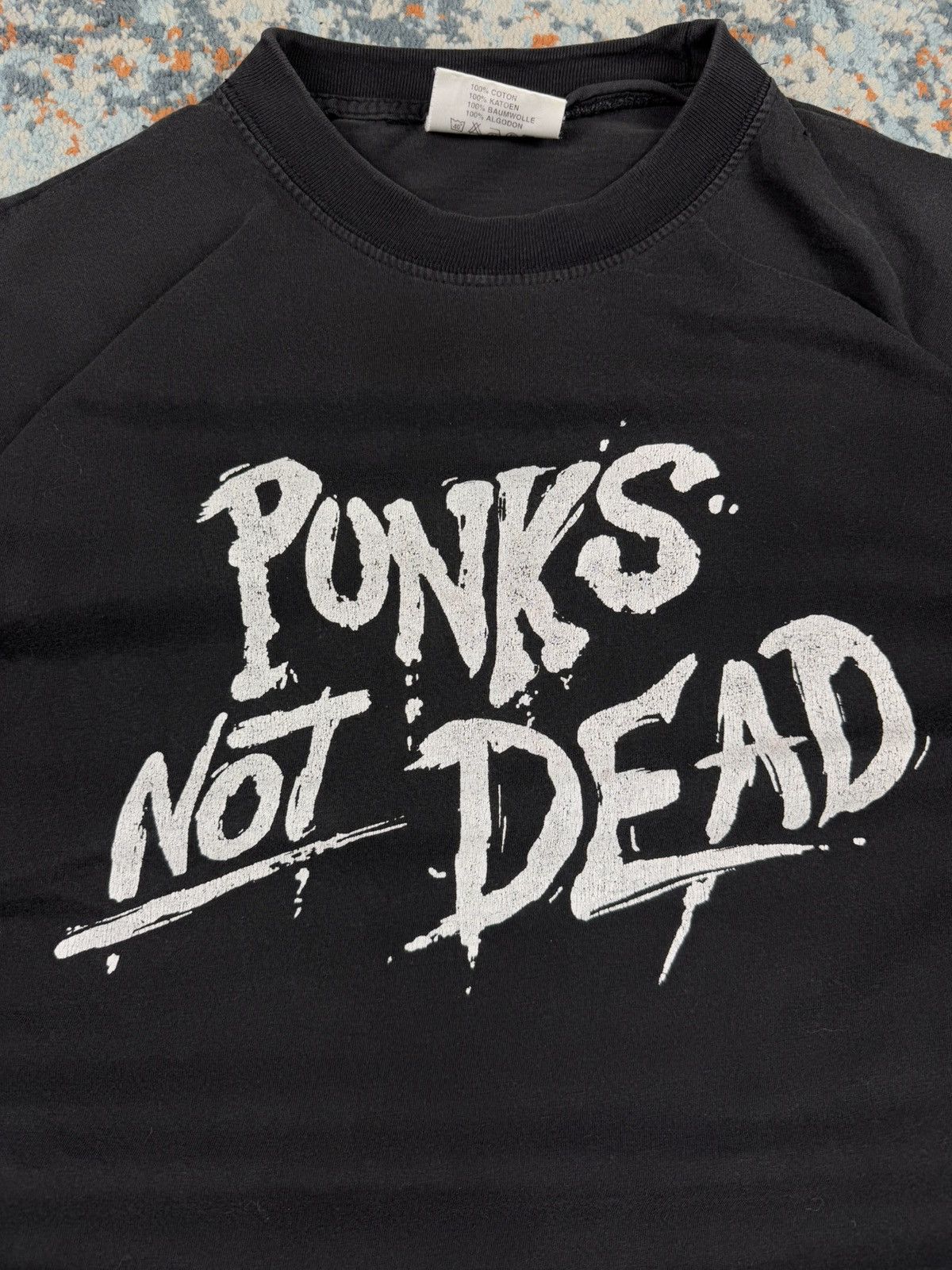 Band Tees × Vintage Vintage 90s Punks not dead anarchy symbol boxy cropped tee Size US L / EU 52-54 / 3 - 7 Thumbnail
