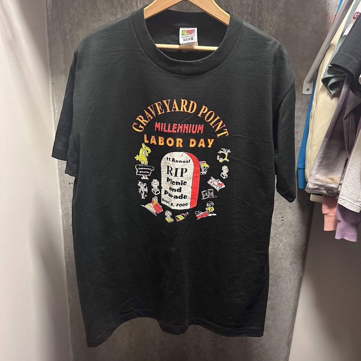 Fruit Of The Loom Vintage Y2K Graveyard Point Labor Day T-Shirt Spooky Size L Size US L / EU 52-54 / 3 - 1 Thumbnail