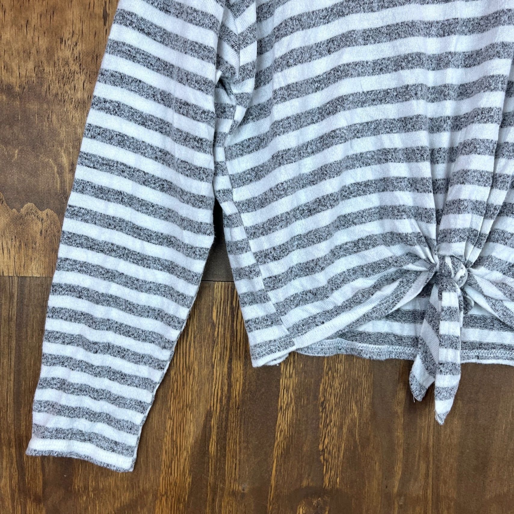 Vintage Caution To The Wind Womens Sweater Gray White Stripe Front Tie Lightweight M/L Shirt Size M / US 6-8 / IT 42-44 - 4 Thumbnail