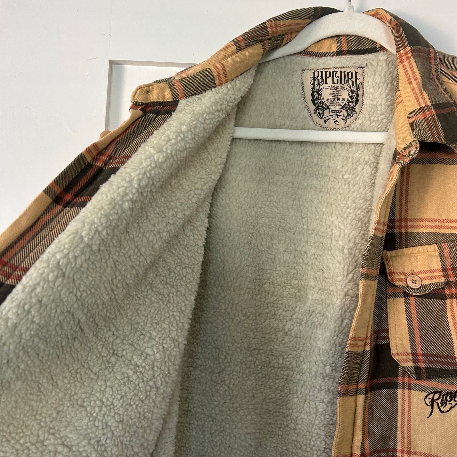 Rip Curl Men’s rip curl plaid button-down jacket with sherpa lining Size US L / EU 52-54 / 3 - 6 Thumbnail