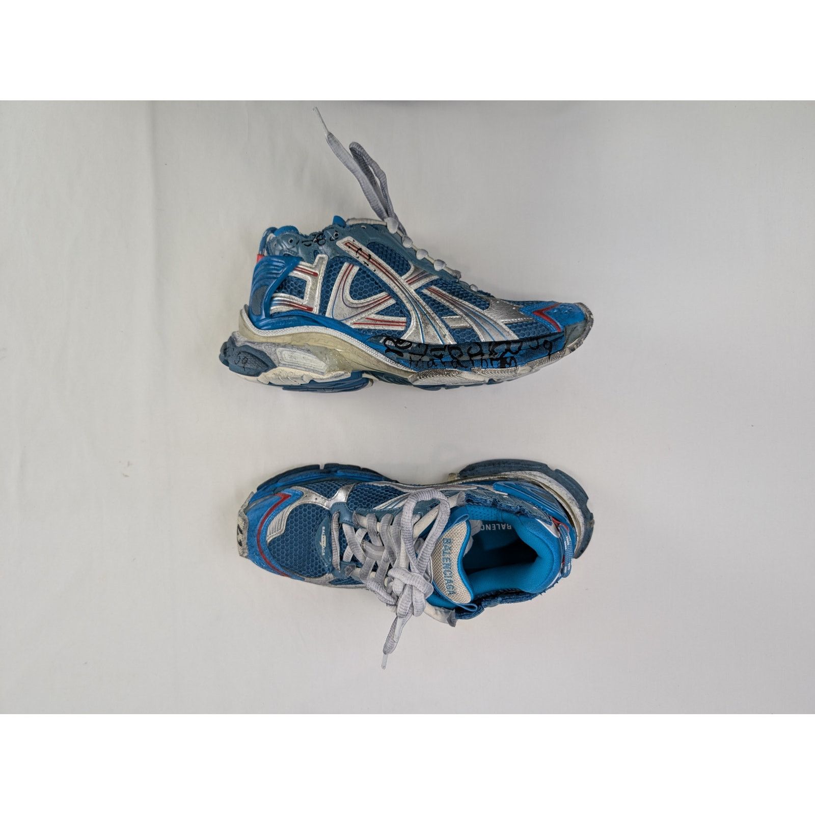 o1rshd1 Runner Sneakers in Blue/Silver/White/Red