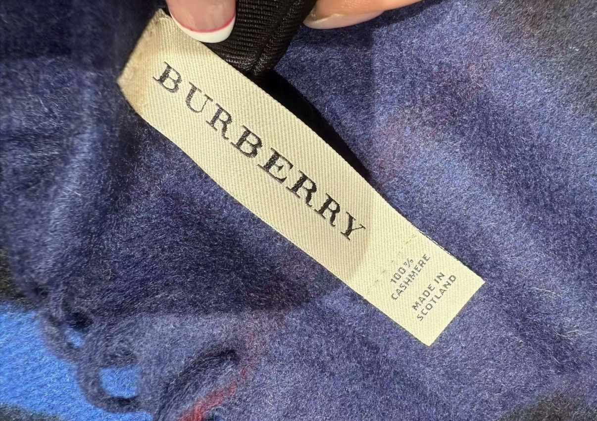 Burberry Brand new with tags Size ONE SIZE - 3 Thumbnail