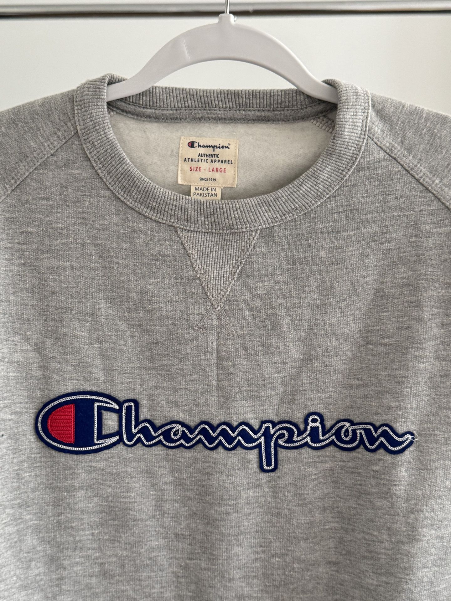 Champion Champion - Long Sleeved Embroidered Crewneck Size US L / EU 52-54 / 3 - 3 Thumbnail