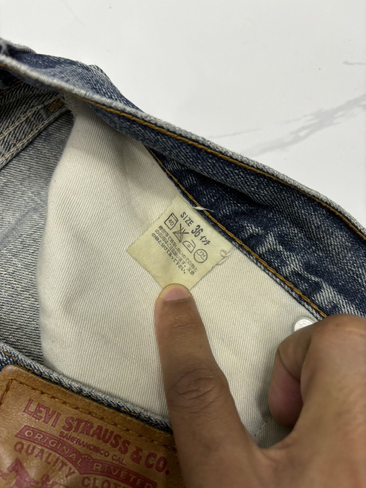 Levi's VINTAGE LEVIS 502 BLUE WASH BAGGY DISTRESS DENIM JEANS Size US 36 / EU 52 - 11 Thumbnail