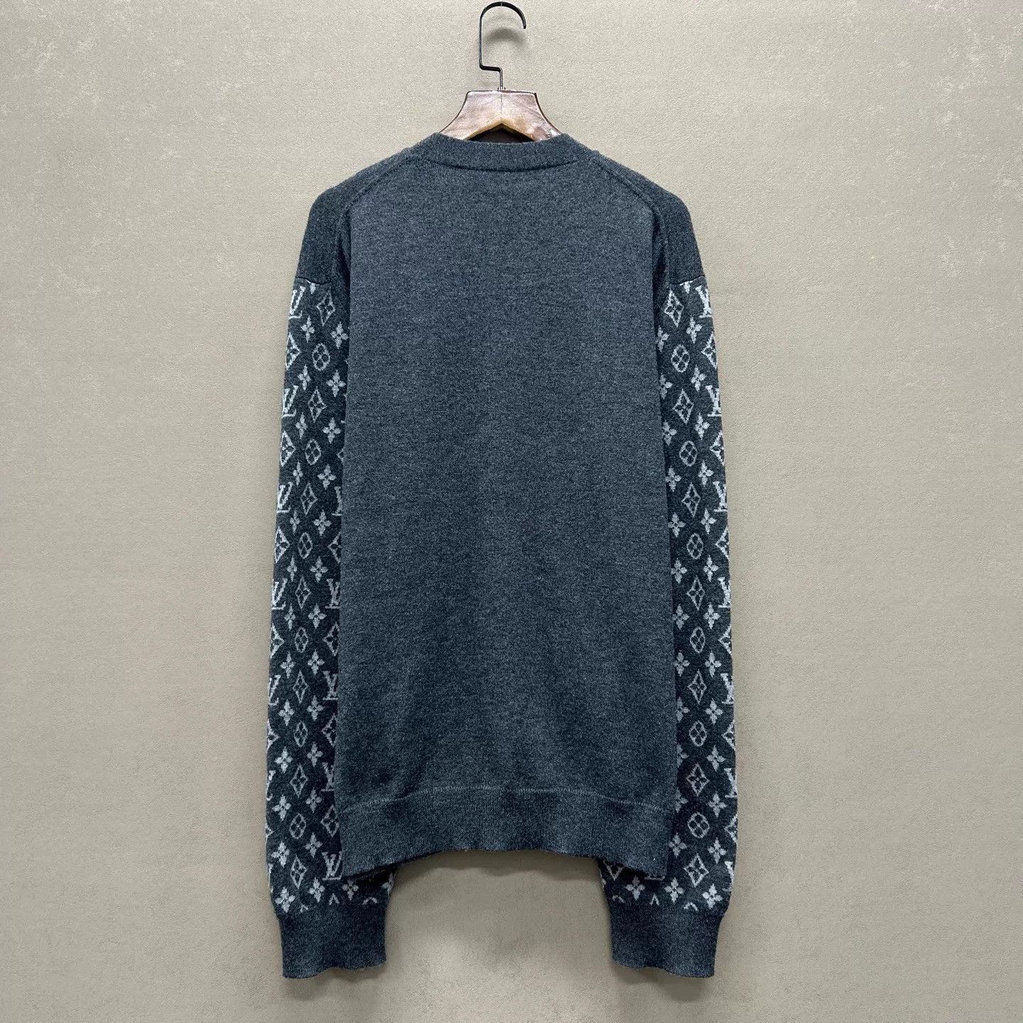 Louis Vuitton Louis Vuitton V-neck full print knit jacket S 99 new Size US S / EU 44-46 / 1 - 2 Thumbnail