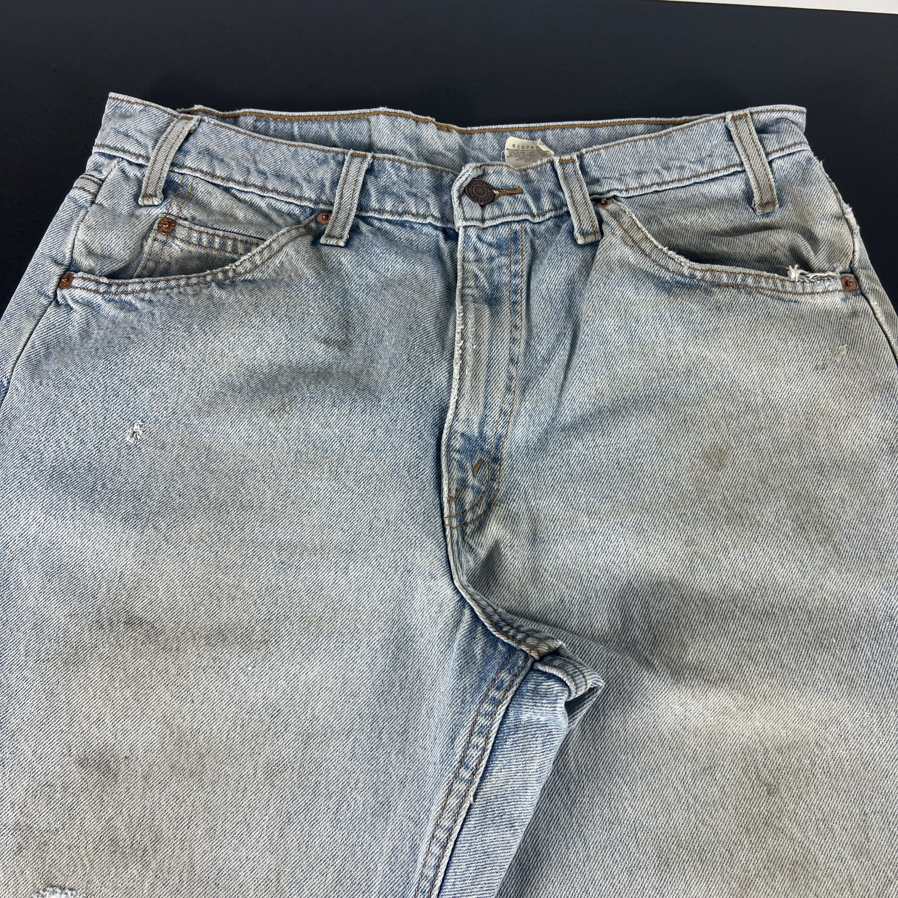 Levi's VTG Levi's Jeans 550 Relaxed Blue Thrashed Denim Orange Tab Size US 33 - 2 Thumbnail