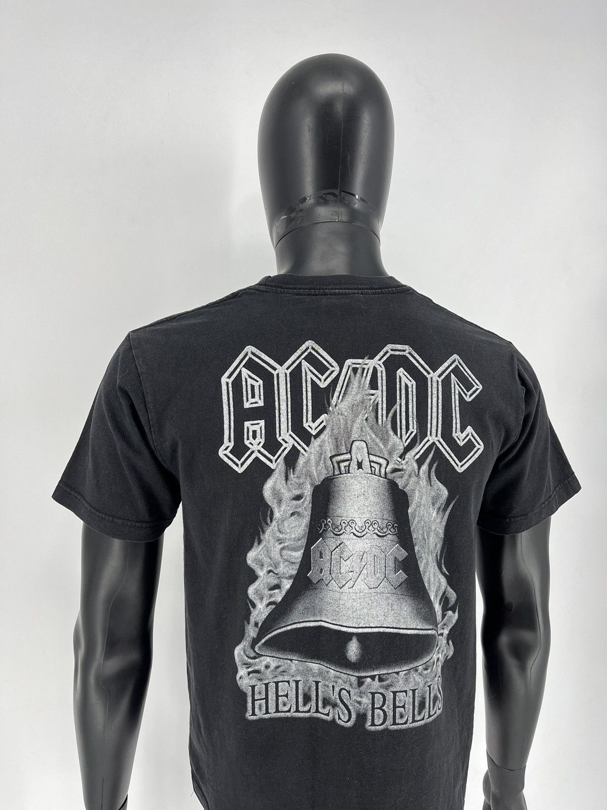 AC/DC × Band Tees × Vintage Vintage Y2k ACDC Hells Bells heavy metal rock t shirt like Size US S / EU 44-46 / 1 - 9 Thumbnail