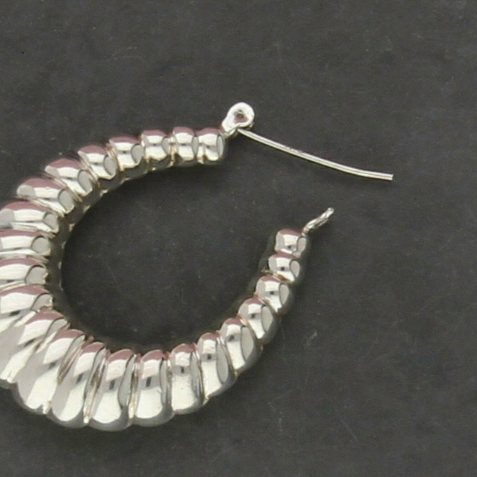 Sterling Silver sterling silver vintage puffy scalloped shrimp hoop earrings Size ONE SIZE - 3 Thumbnail