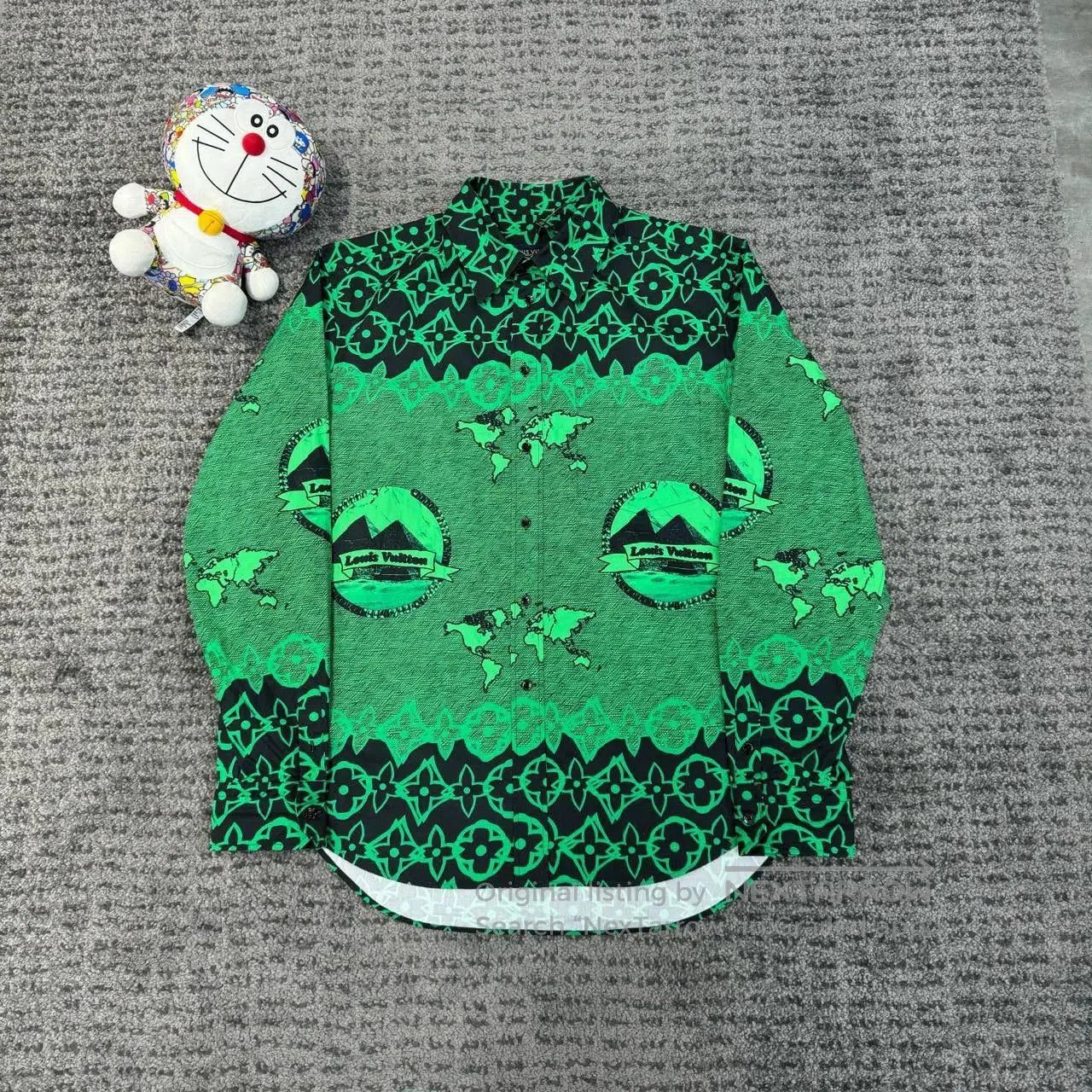 Louis Vuitton louis vuitton green patterned button. Size US M / EU 48-50 / 2 - 1 Thumbnail