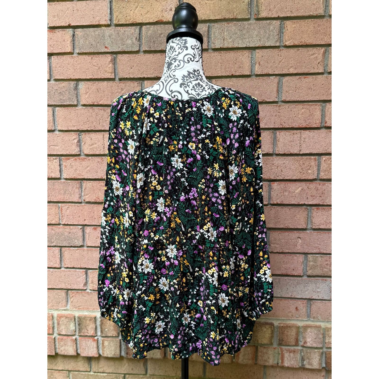 Old Navy EUC Old Navy Floral Blouse Black Background w/ Neck Tie 2X Size XXL / US 16-18 / IT 52-54 - 3 Thumbnail