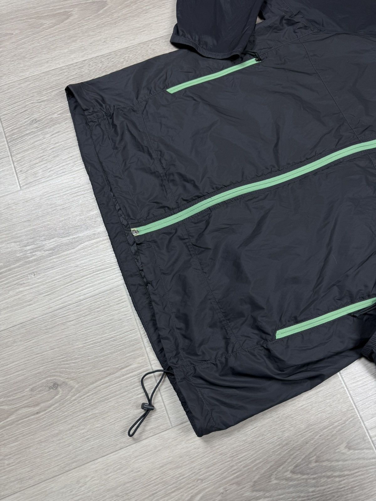 The North Face The North Face Flyweight Jacket Windbreaker Size L Size US L / EU 52-54 / 3 - 5 Thumbnail