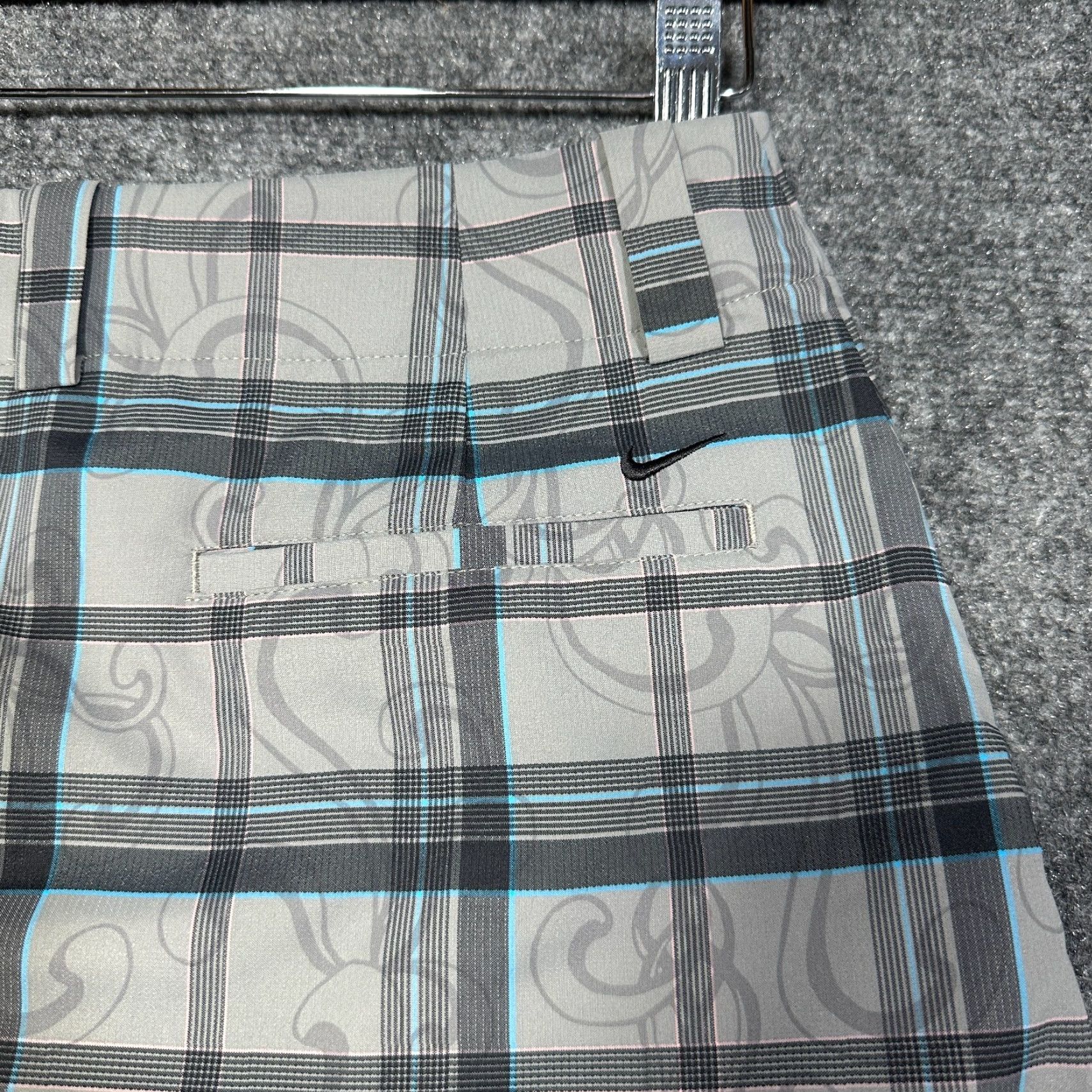 Nike Nike Golf Dri-Fit Skort Womens 4 Gray Plaid Golf Tennis Pockets Zip Side Activewear Skort Womens 4 Gray Plaid Nike Size ONE SIZE - 7 Thumbnail