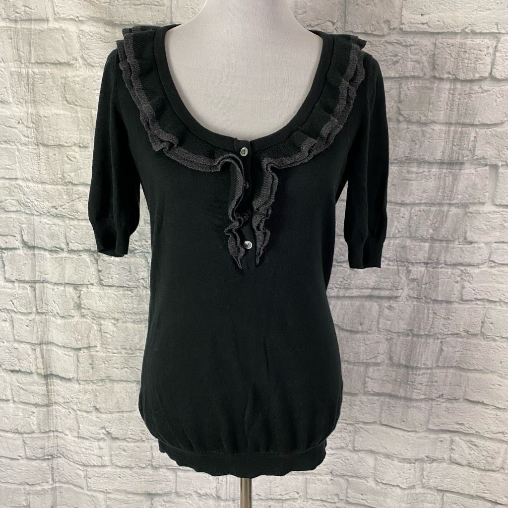 Banana Republic Banana Republic women M scoopneck short sleeve ruffle button Size M / US 6-8 / IT 42-44 - 1 Thumbnail