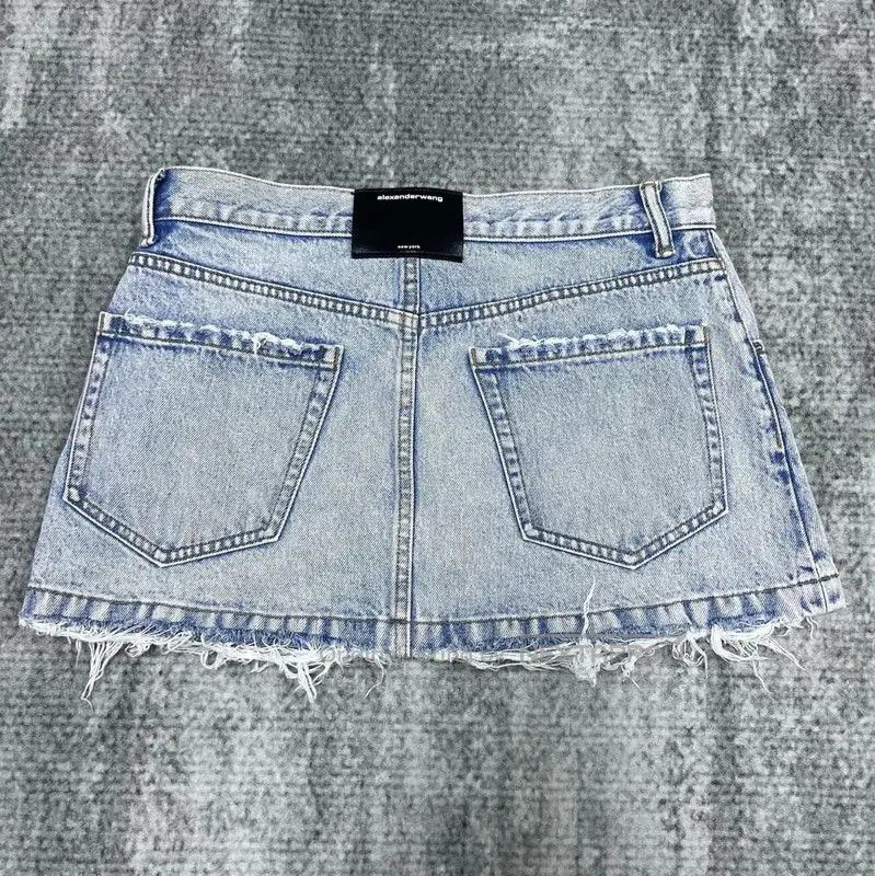Alexander McQueen Alexander McQUEEN Light Blue Cotton Shorts . Size 28" / US 6 / IT 42 - 2 Thumbnail