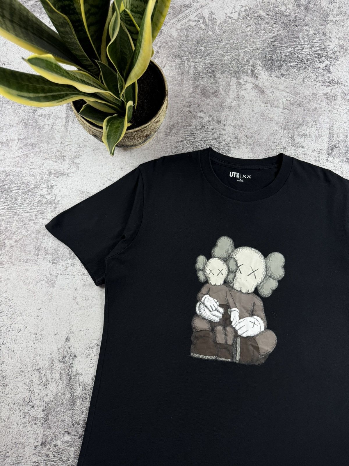 Kaws × Uniqlo KAWS X UNIQLO Graphic Tee Designer Medium Jersey T Shirt Size US M / EU 48-50 / 2 - 4 Thumbnail