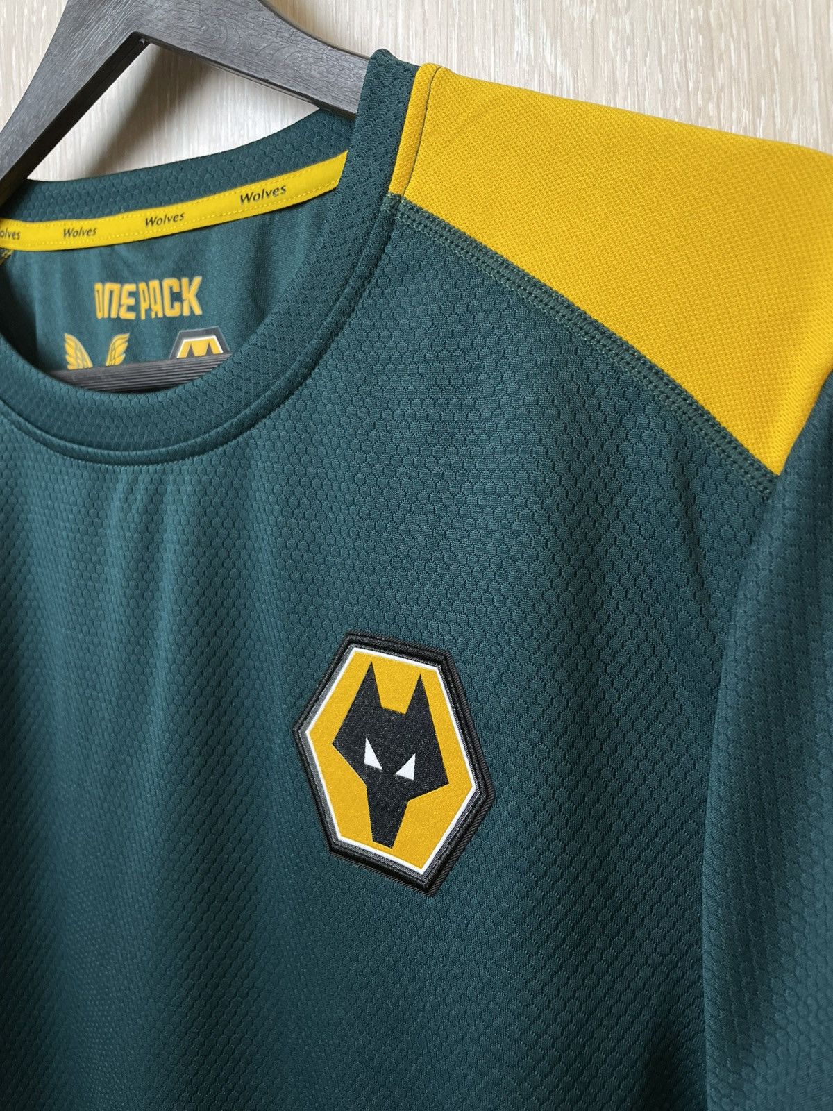 Vintage Vintage Castore FC Wolverhampton Longsleeve Jersey Shirt Size US M / EU 48-50 / 2 - 6 Thumbnail