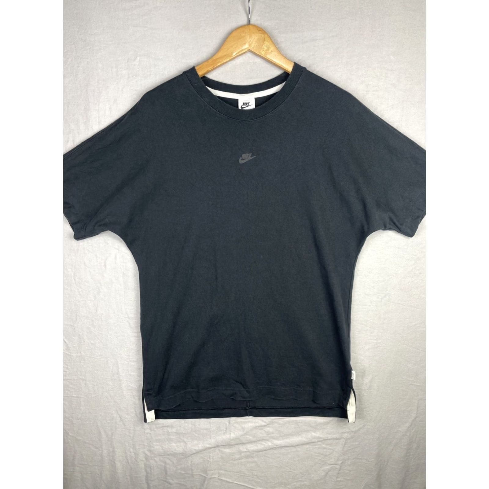 Nike Nike Shirt Mens Medium Black Sportswear Essentials Heavyweight DR8898-010 Tee Size US M / EU 48-50 / 2 - 2 Thumbnail