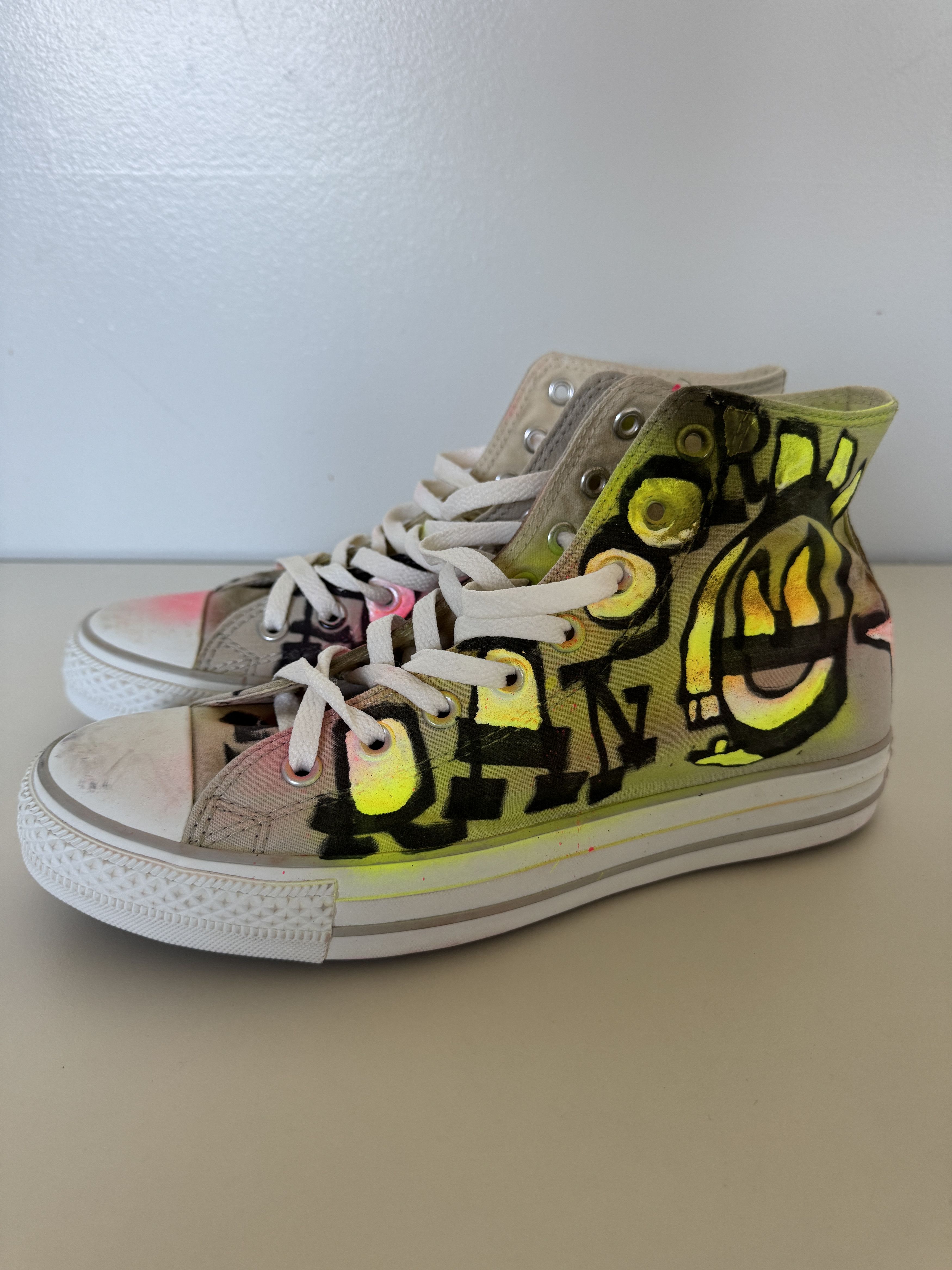 Converse Hand melrose Painted Graffiti