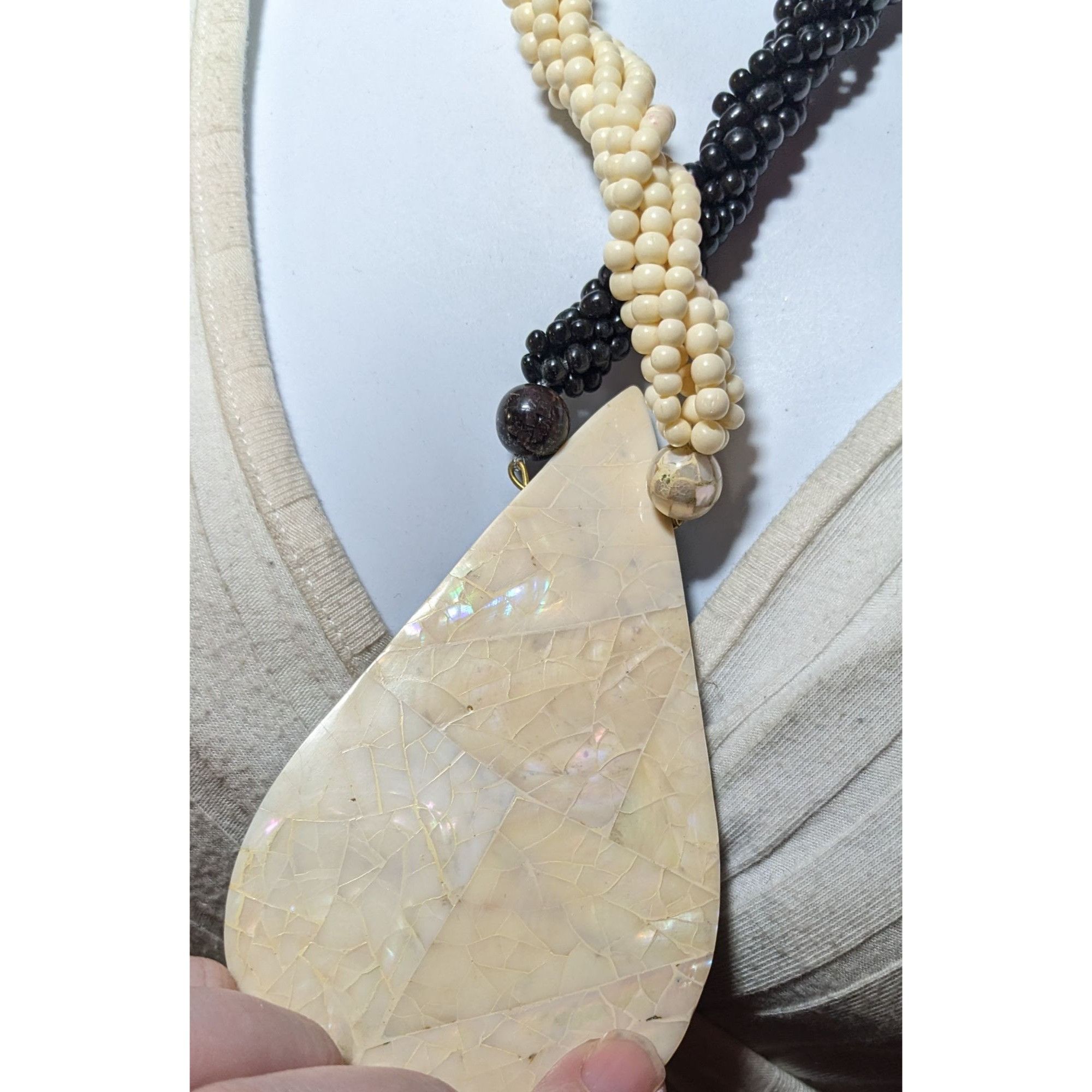 Other Vintage White And Brown Mother OF Pearl Chunky Beaded Teardr Size ONE SIZE - 11 Thumbnail