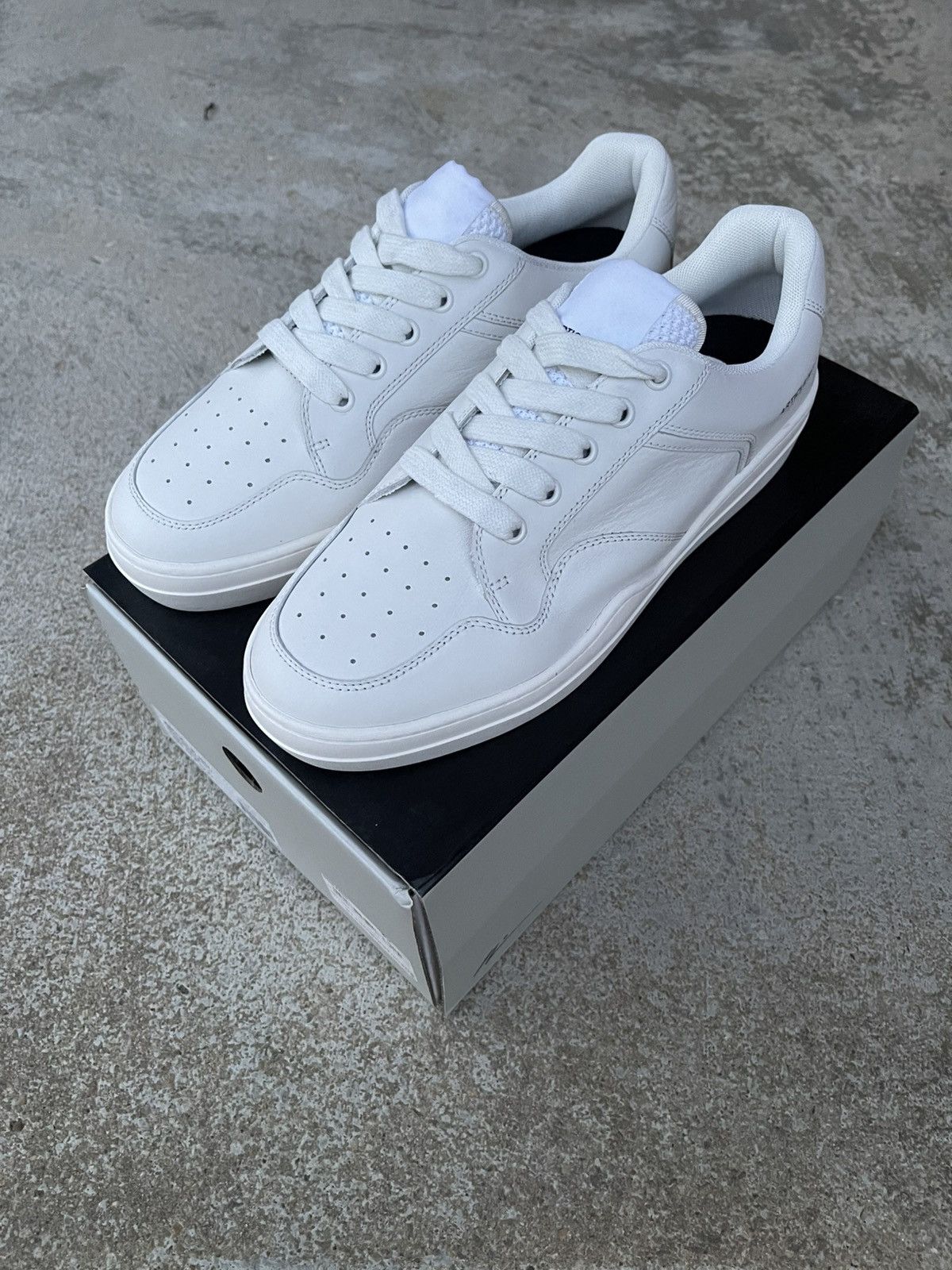 Article No. BRAND NEW 0922 White Low Top Sneakers Size US 9 / EU 42 - 1 Thumbnail