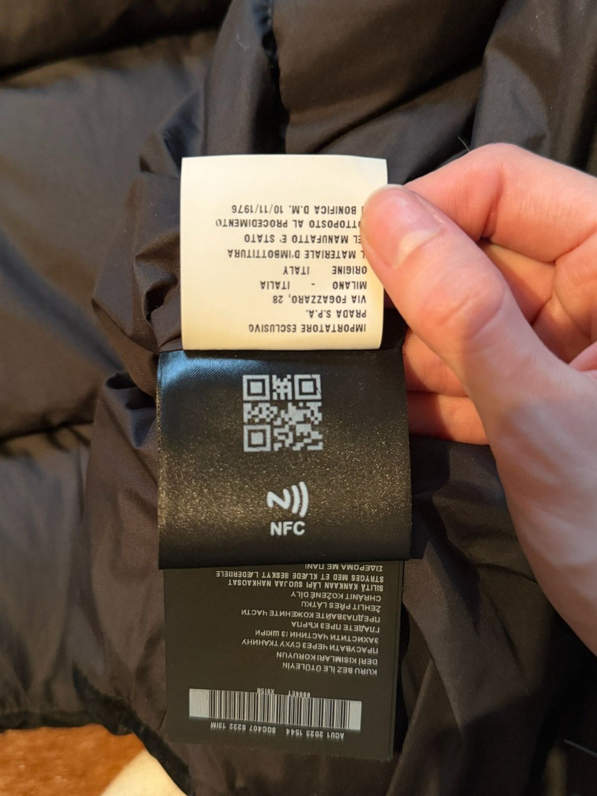 Prada Velvet puffer jacket Size US M / EU 48-50 / 2 - 23 Thumbnail