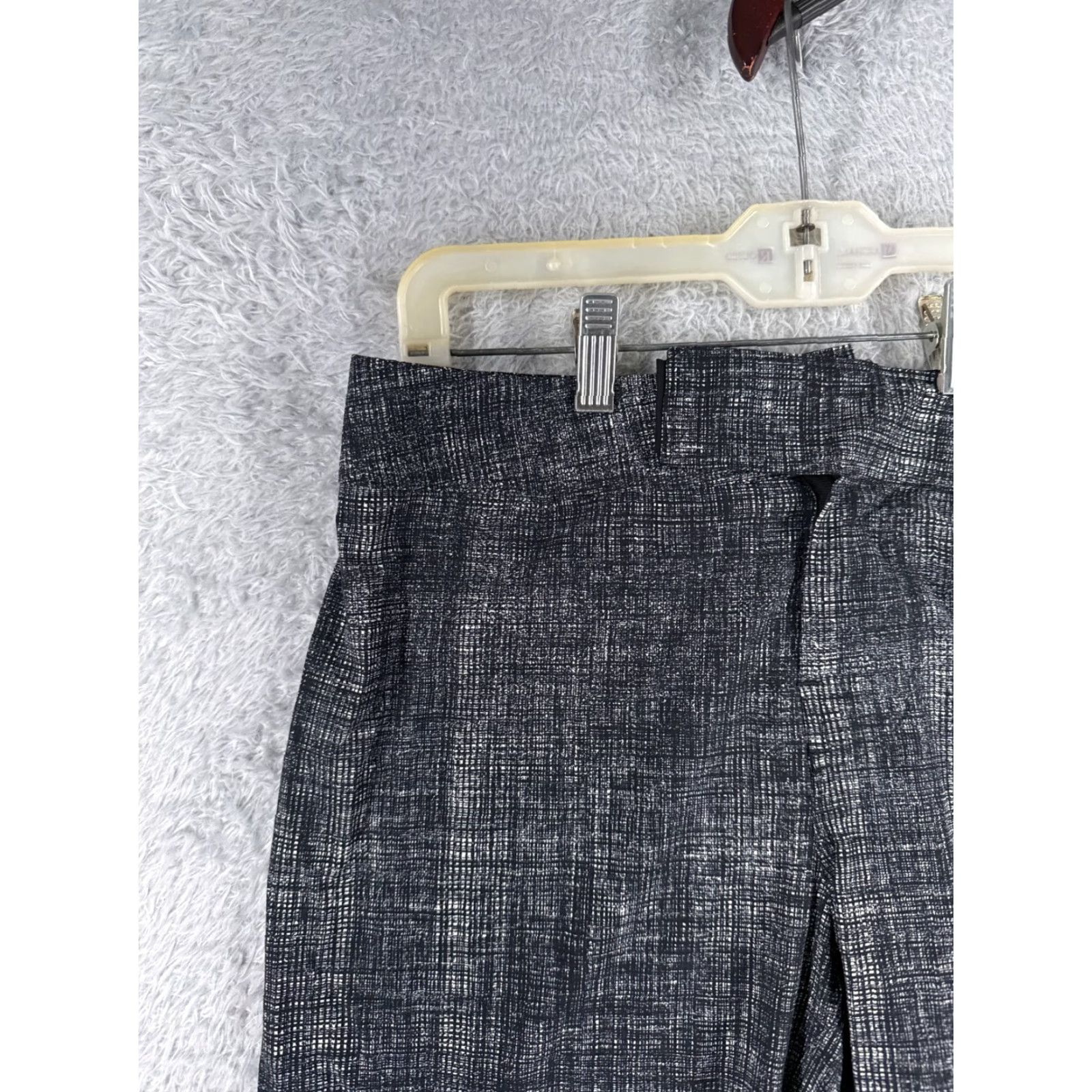 Lululemon Lululemon Swim Trunks Men 34 Gray Lightweight Board Shorts - 10" - Pockets Visible - Gray/Blue Surf Beach Pattern - Nylon Swim Bottoms Mens 34 Regular Size US 34 / EU 50 - 4 Thumbnail