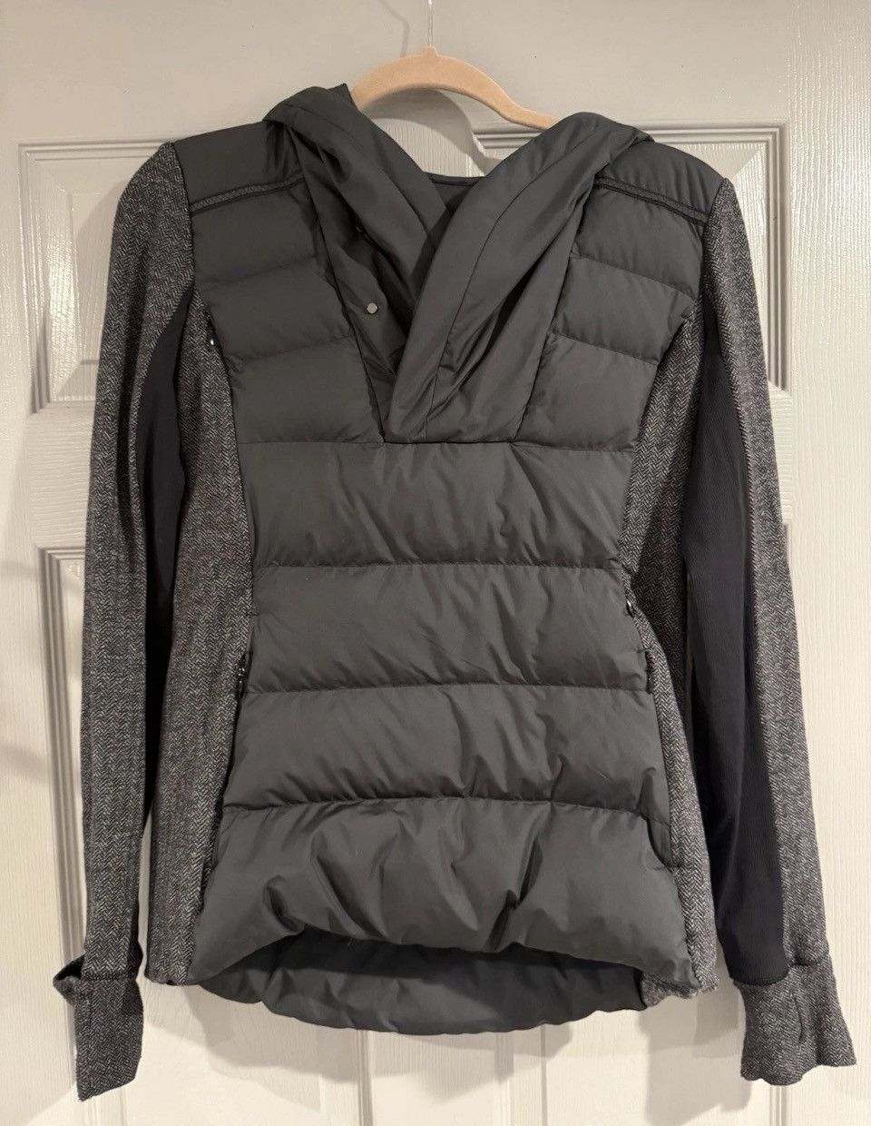 Lululemon Lululemon Fluff Off Pullover Black with Grey Goose Down Sz 6 Size S / US 4 / IT 40 - 6 Thumbnail