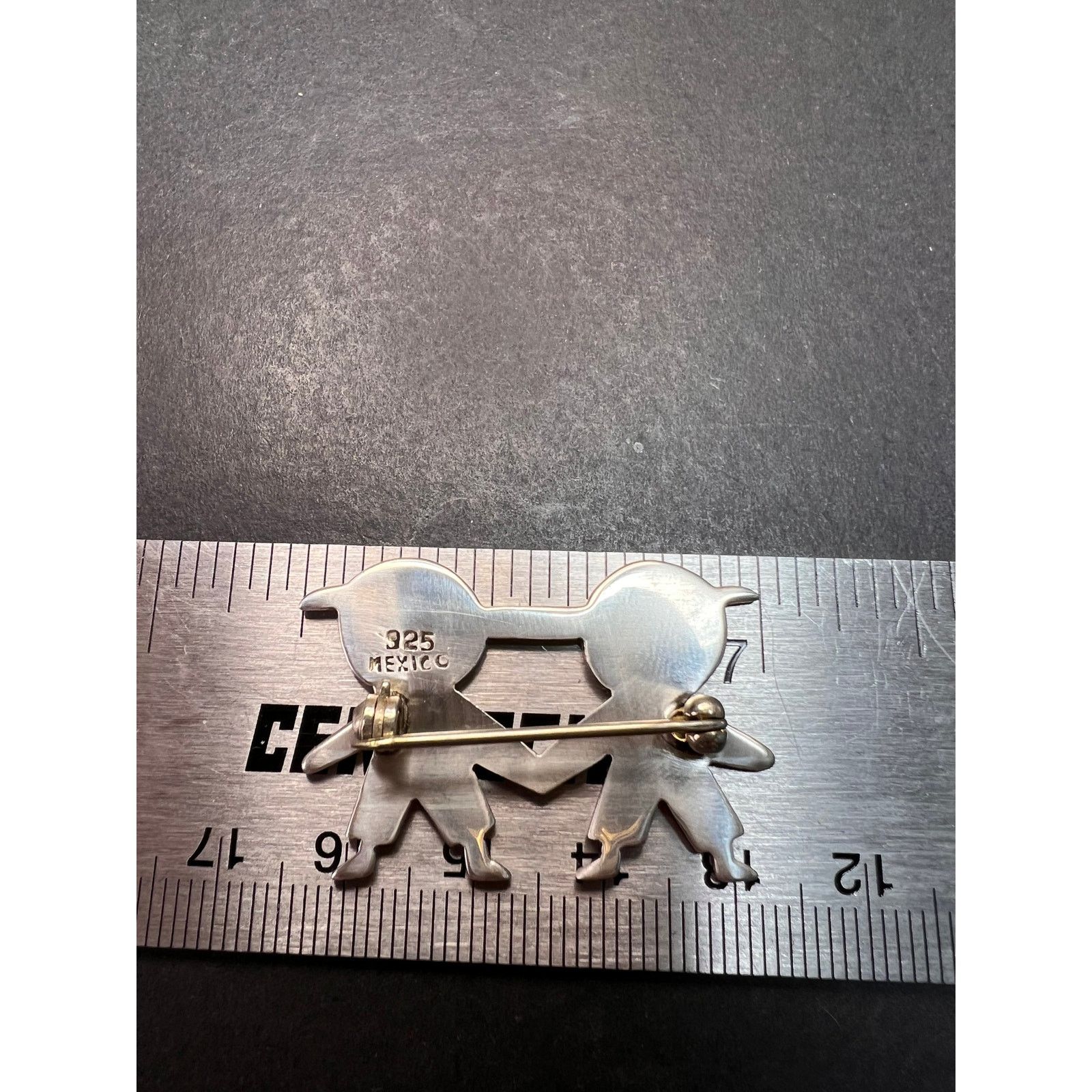 Other Vintage 925 Mexico sterling silver kids holding hands pin Size ONE SIZE - 5 Thumbnail
