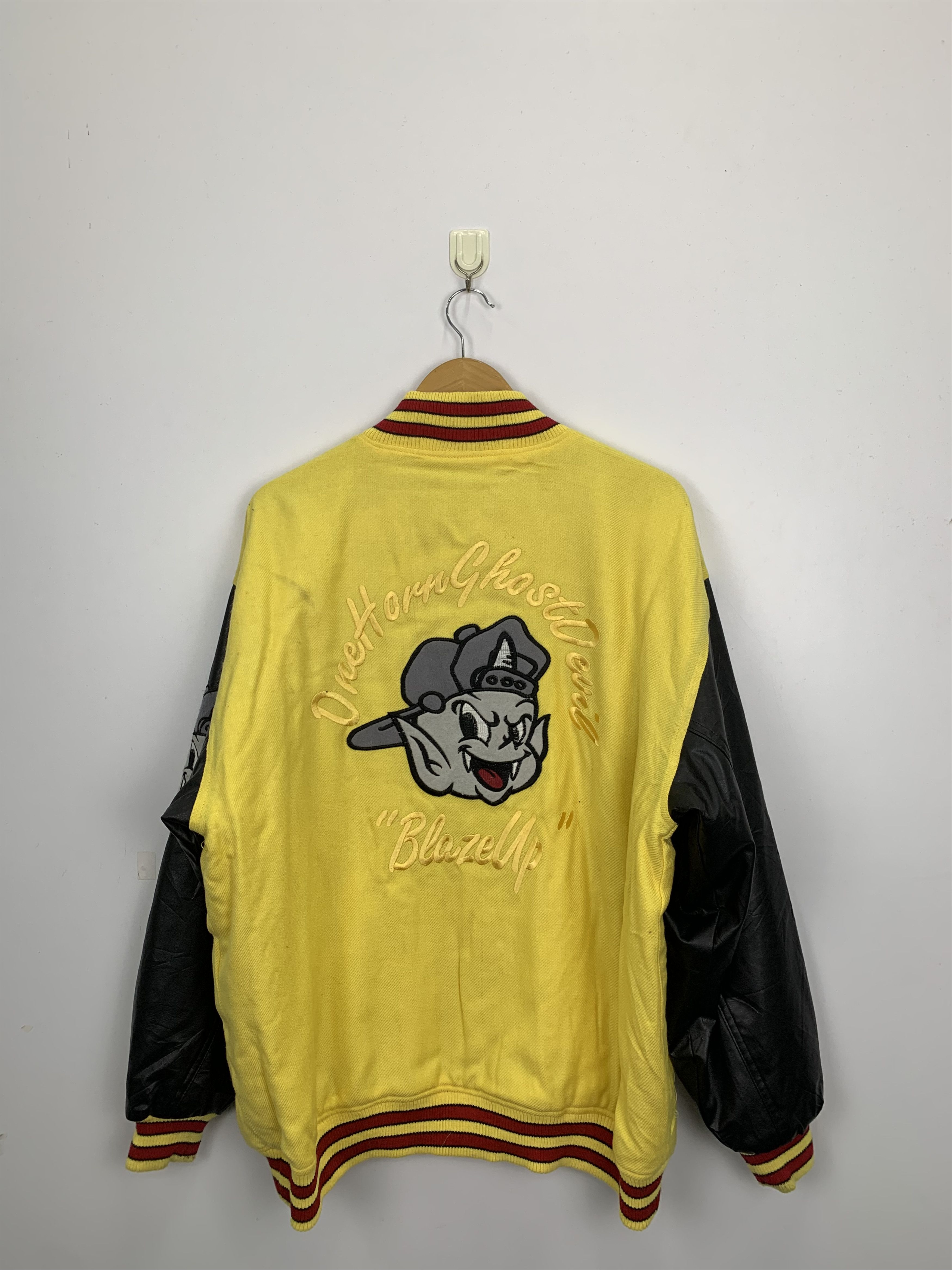 Vintage Vintage 90s Ghost Devil Leather Varsity Jacket Yellow V0465 Size US L / EU 52-54 / 3 - 3 Thumbnail