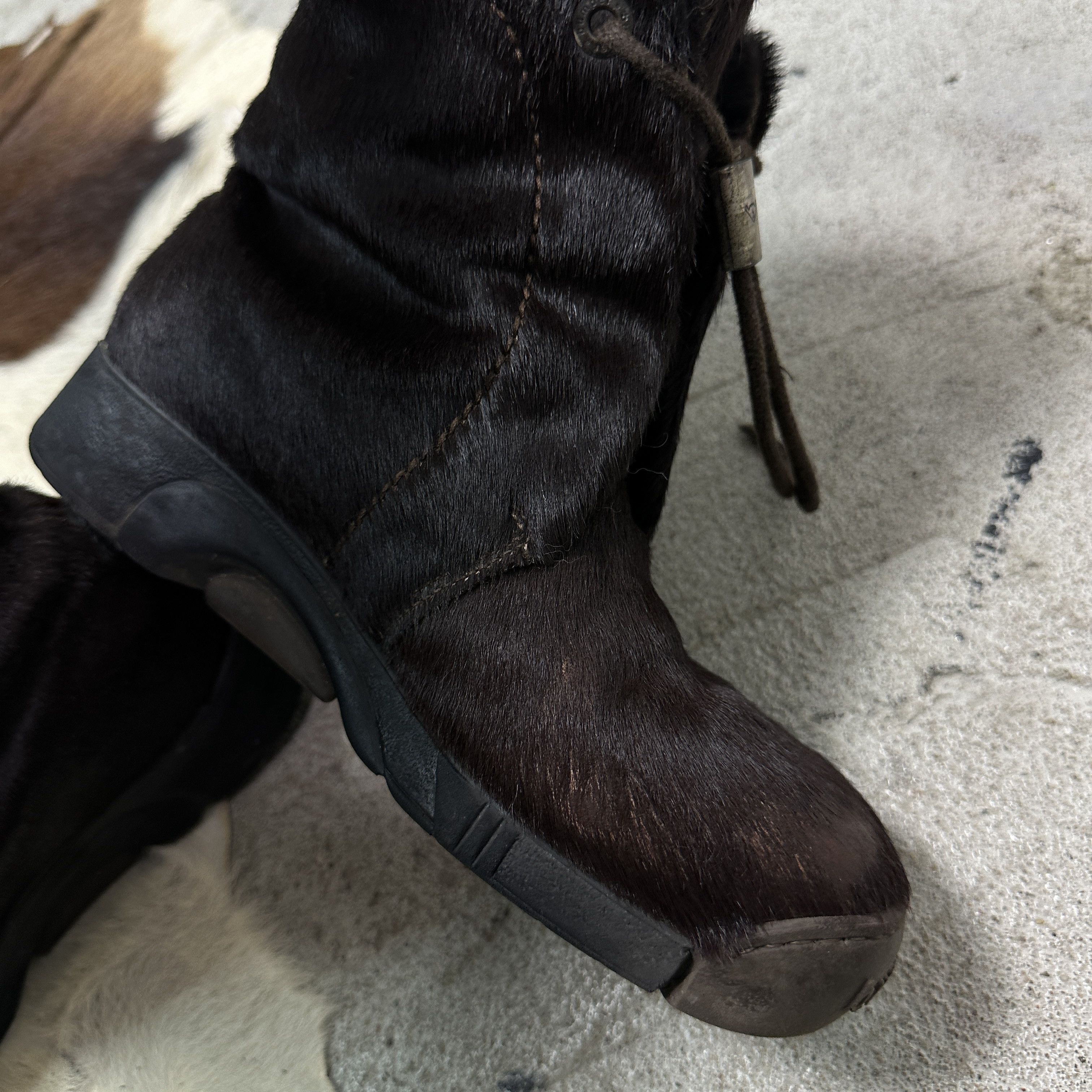 Vintage Vintage Avant Garde Bumper Pony Hair Snow Boots Y2K Size US 8 / IT 38 - 8 Thumbnail