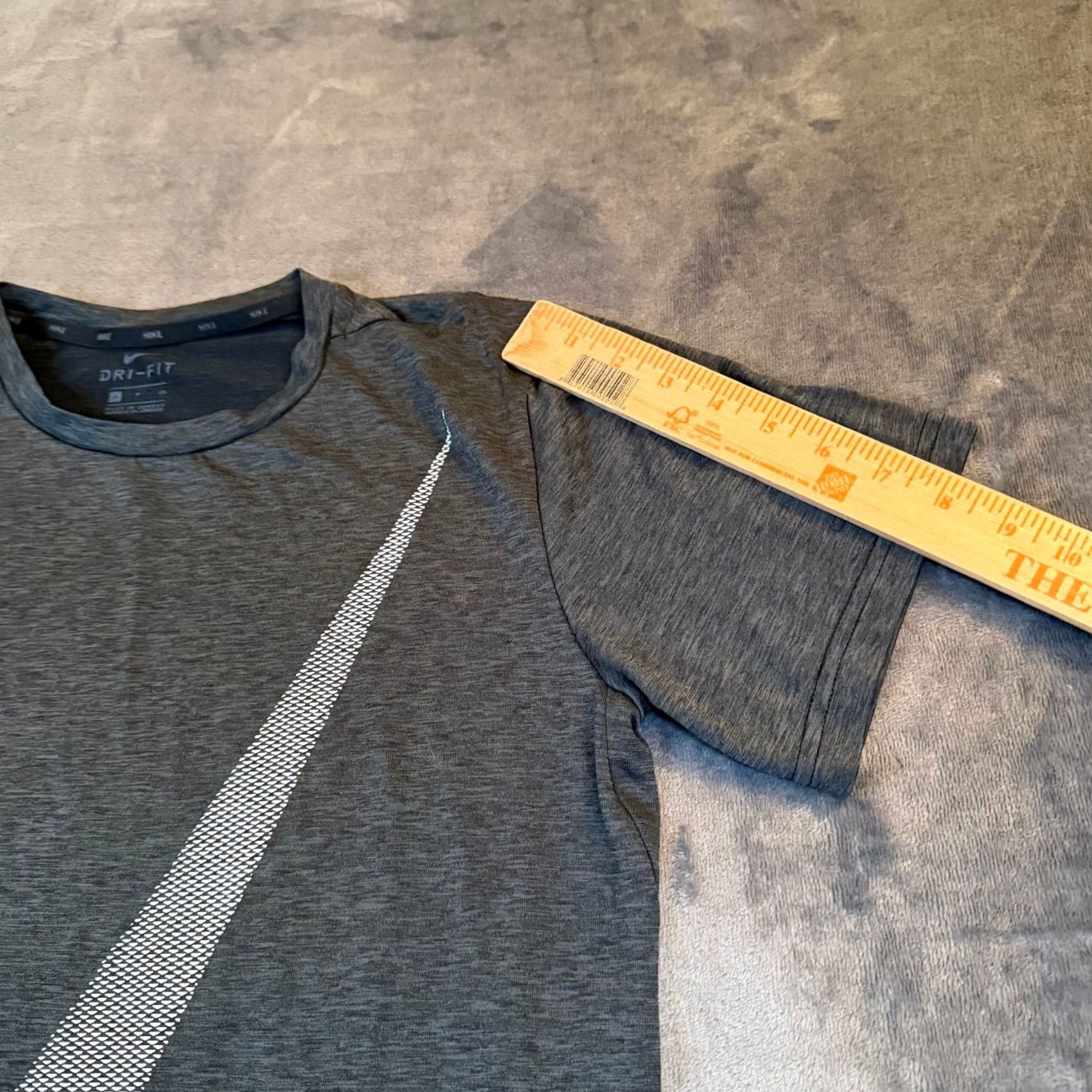 Nike Nike Dri-FIT Graphic T Shirt Mens Small Gray Heathered Large Swoosh Athletic Size US S / EU 44-46 / 1 - 7 Thumbnail