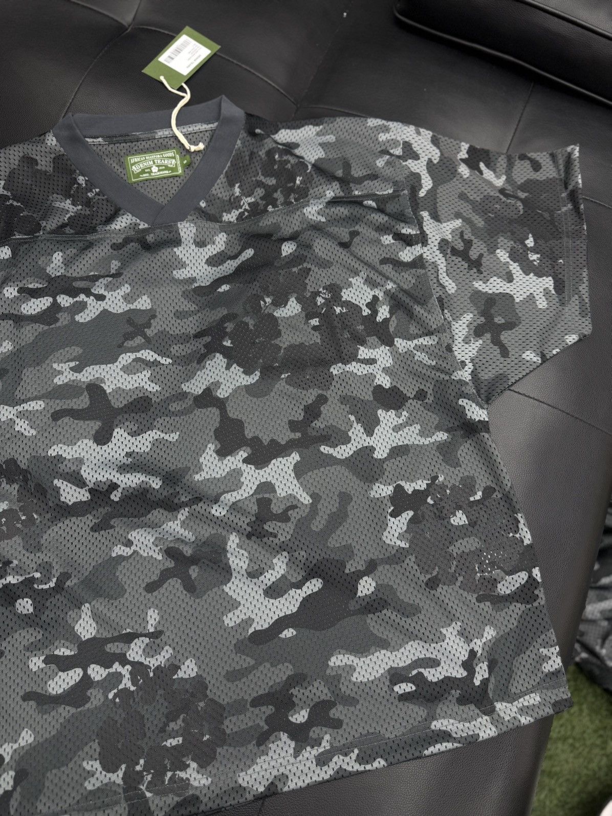 DENIM TEARS Denim Tears Black Camo Cotton Wreath Jersey Size L (NEW) Size US L / EU 52-54 / 3 - 4 Thumbnail