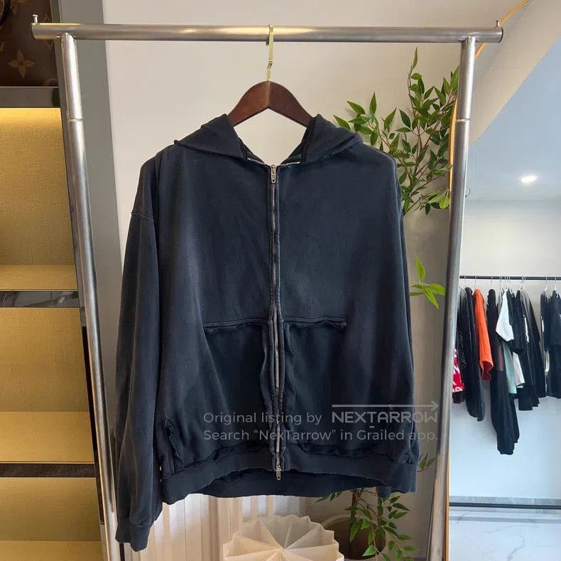 Balenciaga Balenciaga Lettering Logo Printed Zipper Black Size US M / EU 48-50 / 2 - 1 Thumbnail