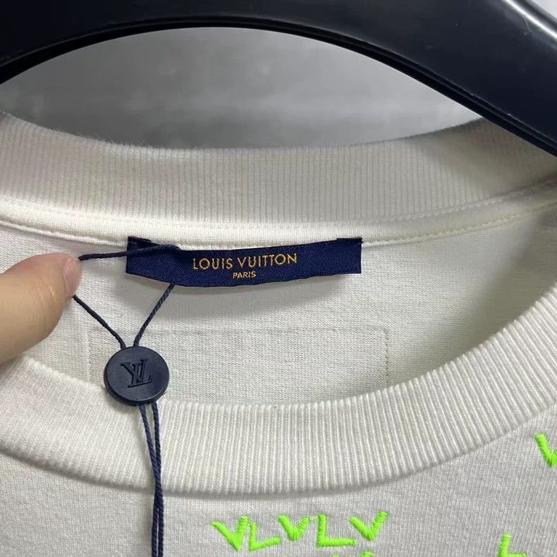 Louis Vuitton Louis Vuitton White monogrammed Logo Embroidered Crew Neck Size US XXL / EU 58 / 5 - 2 Thumbnail