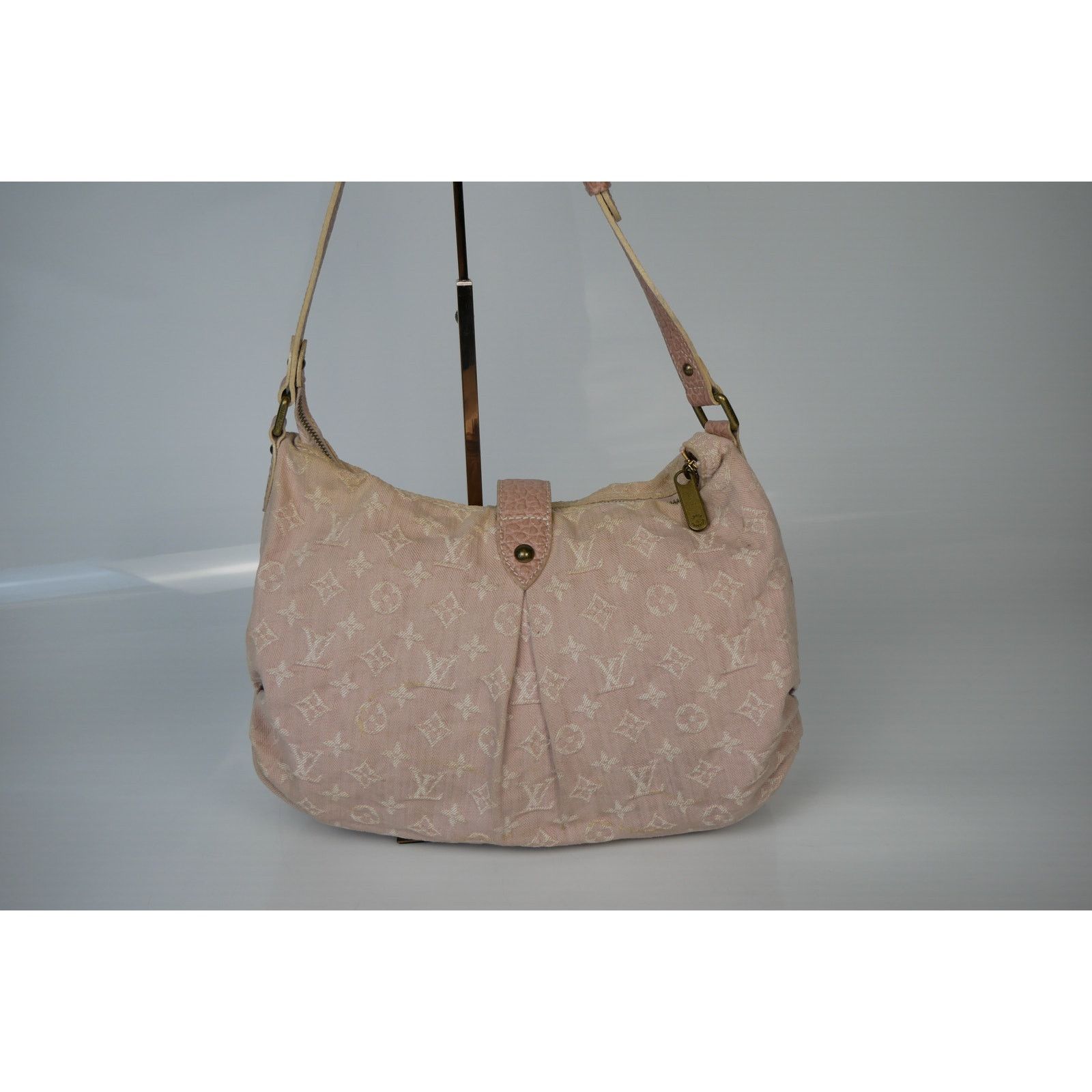 Louis Vuitton Louis Vuitton Rose Denim Monogram Bag Size ONE SIZE - 4 Thumbnail