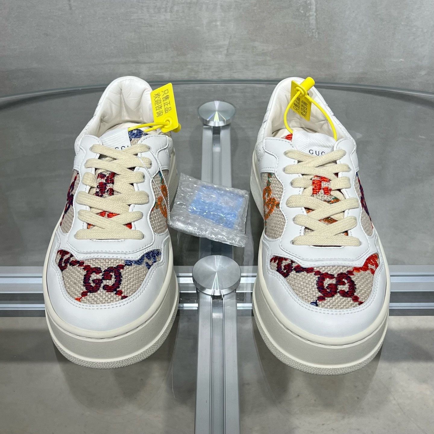 Gucci Gucci Embroidered White Lowtop Sneakers it_35-5 Women Size US 5.5 / IT 35.5 - 1 Thumbnail